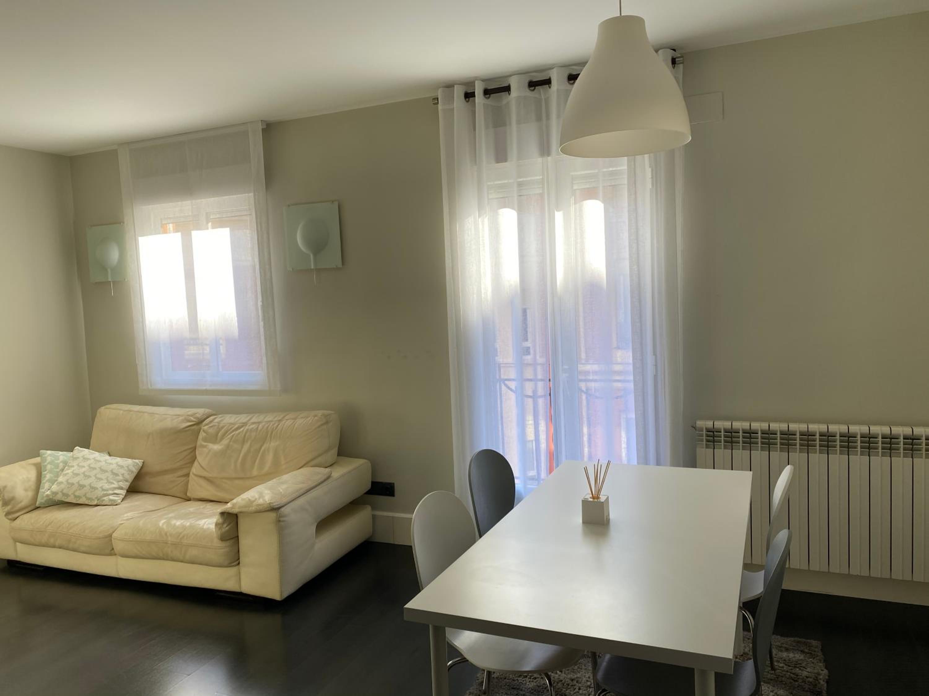 Apartment with Terrace - Photo 14