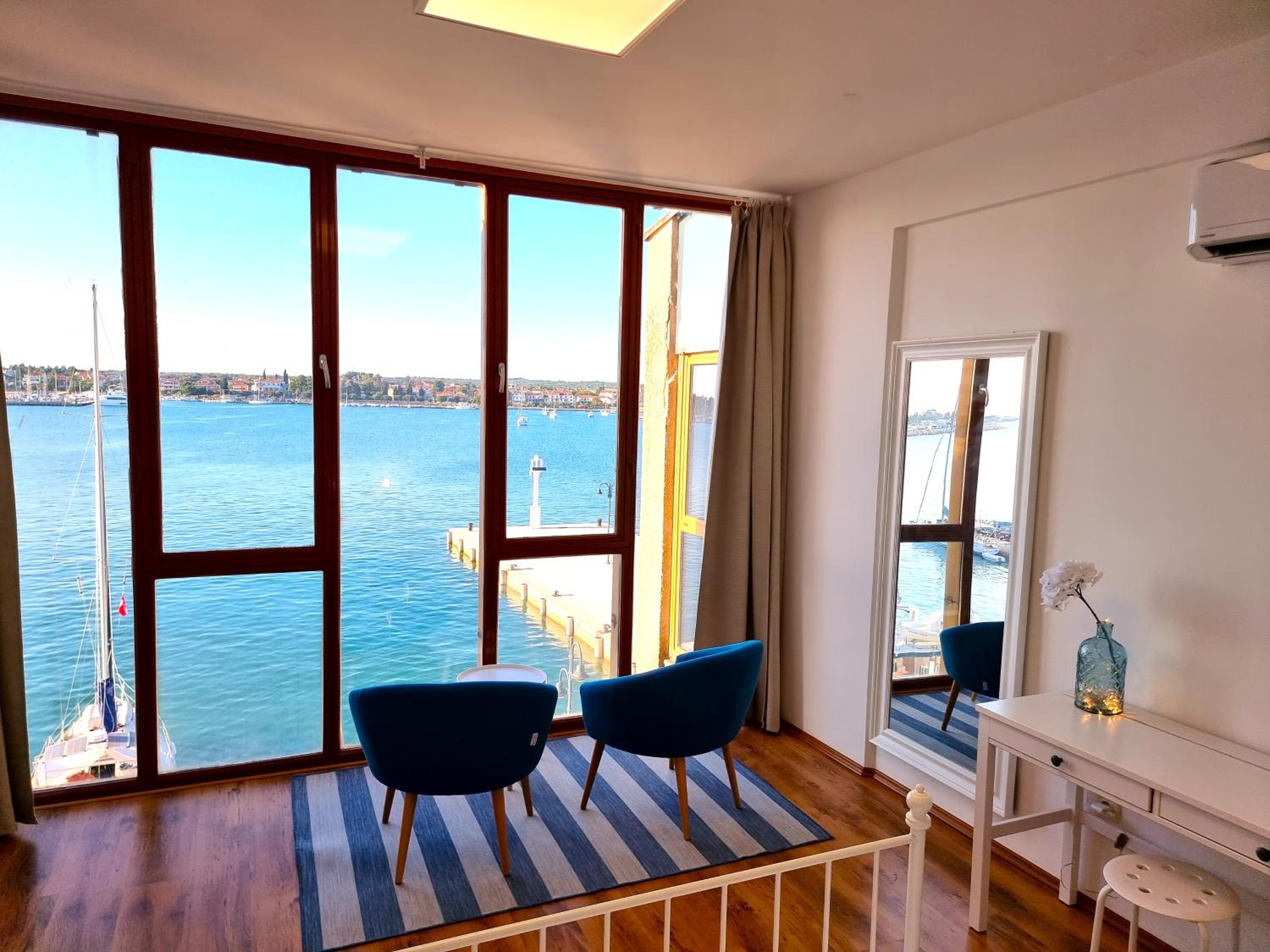 Apartment with Sea View - Photo 13