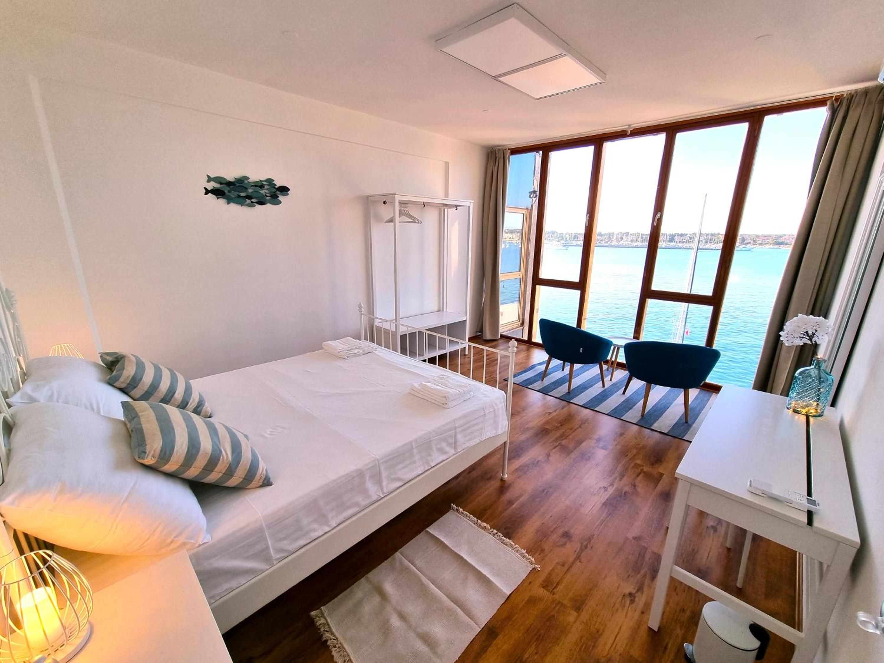 Apartment with Sea View - Photo 28