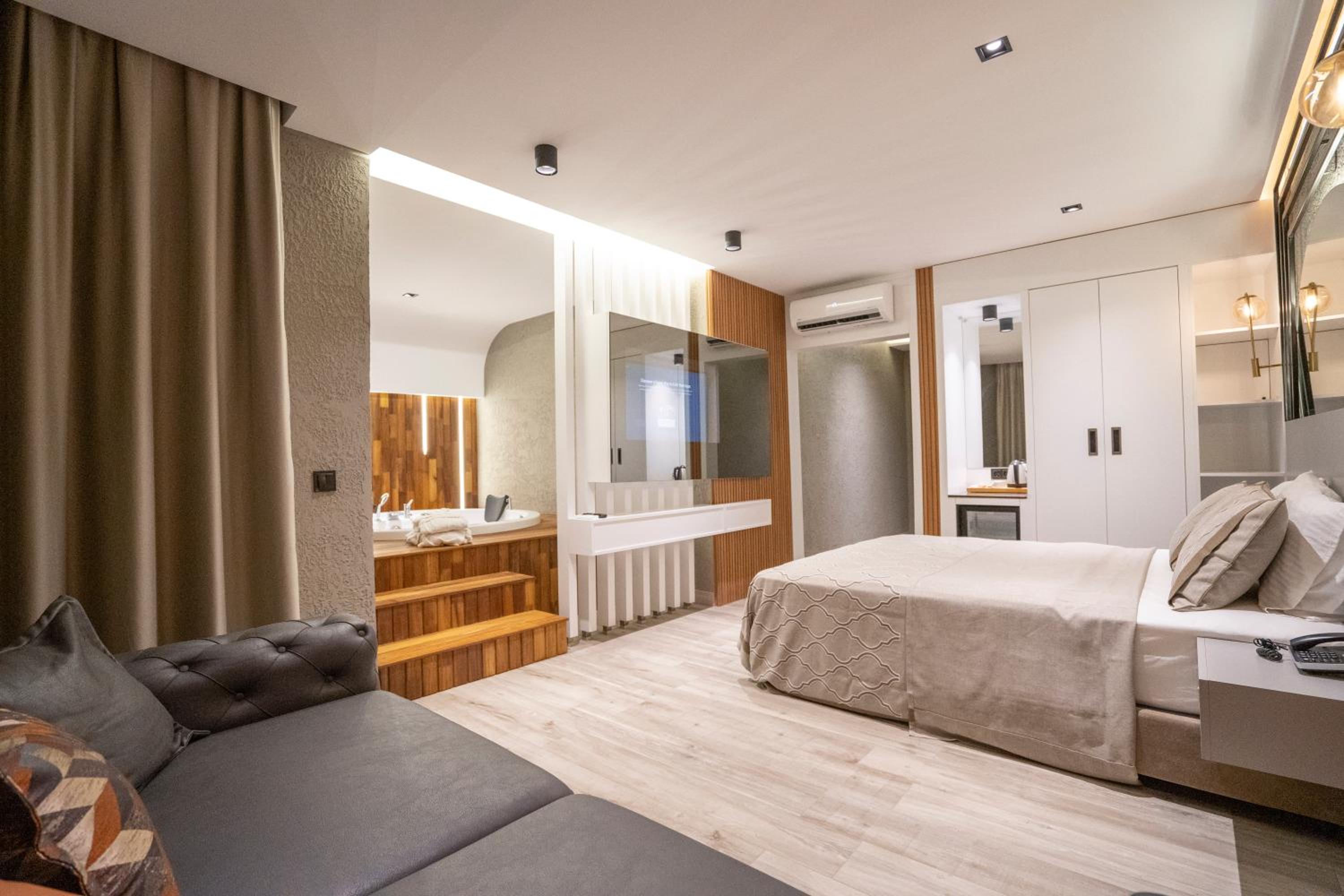 Deluxe Room with Jacuzzi