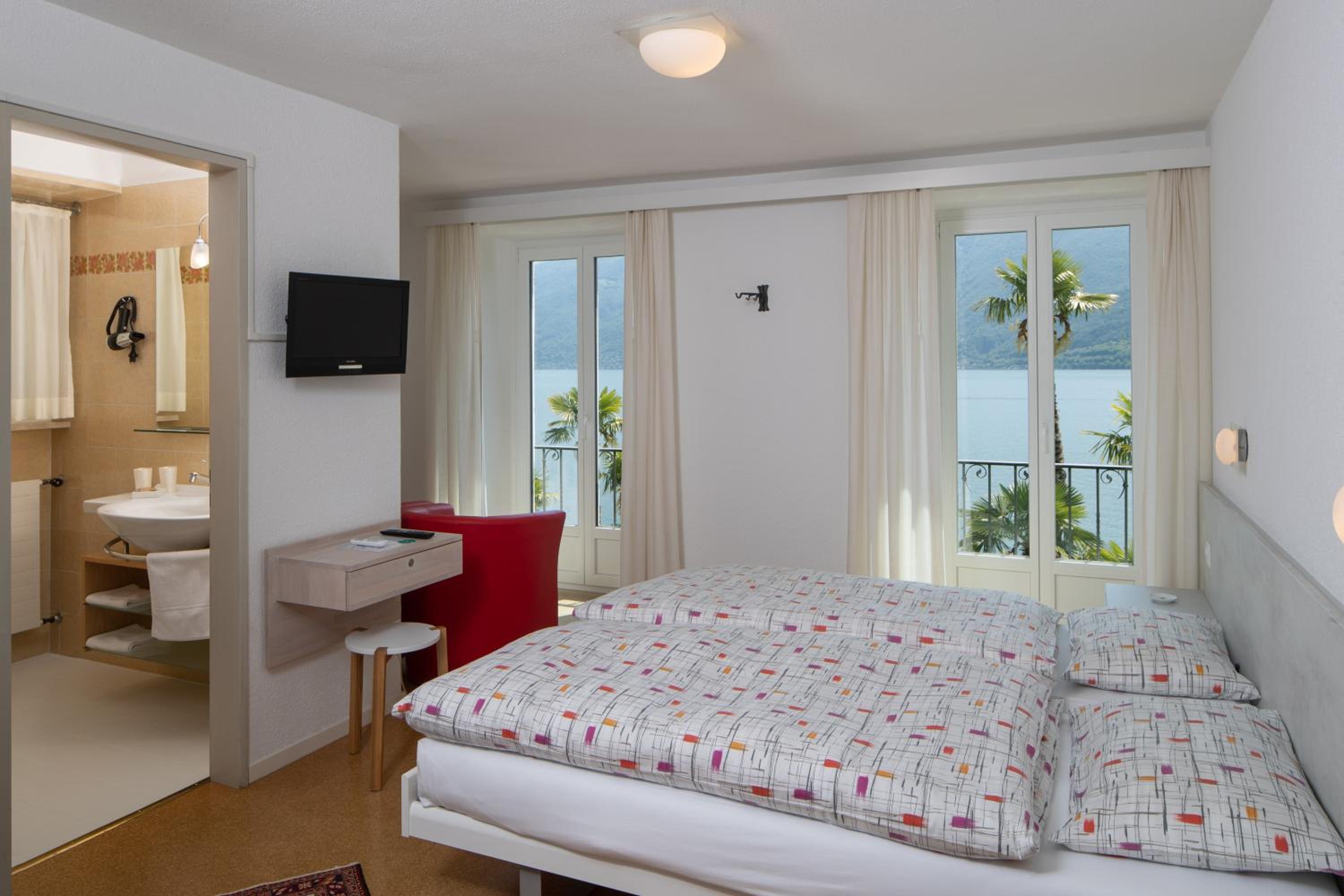 Double Room with Lake View - Photo 1