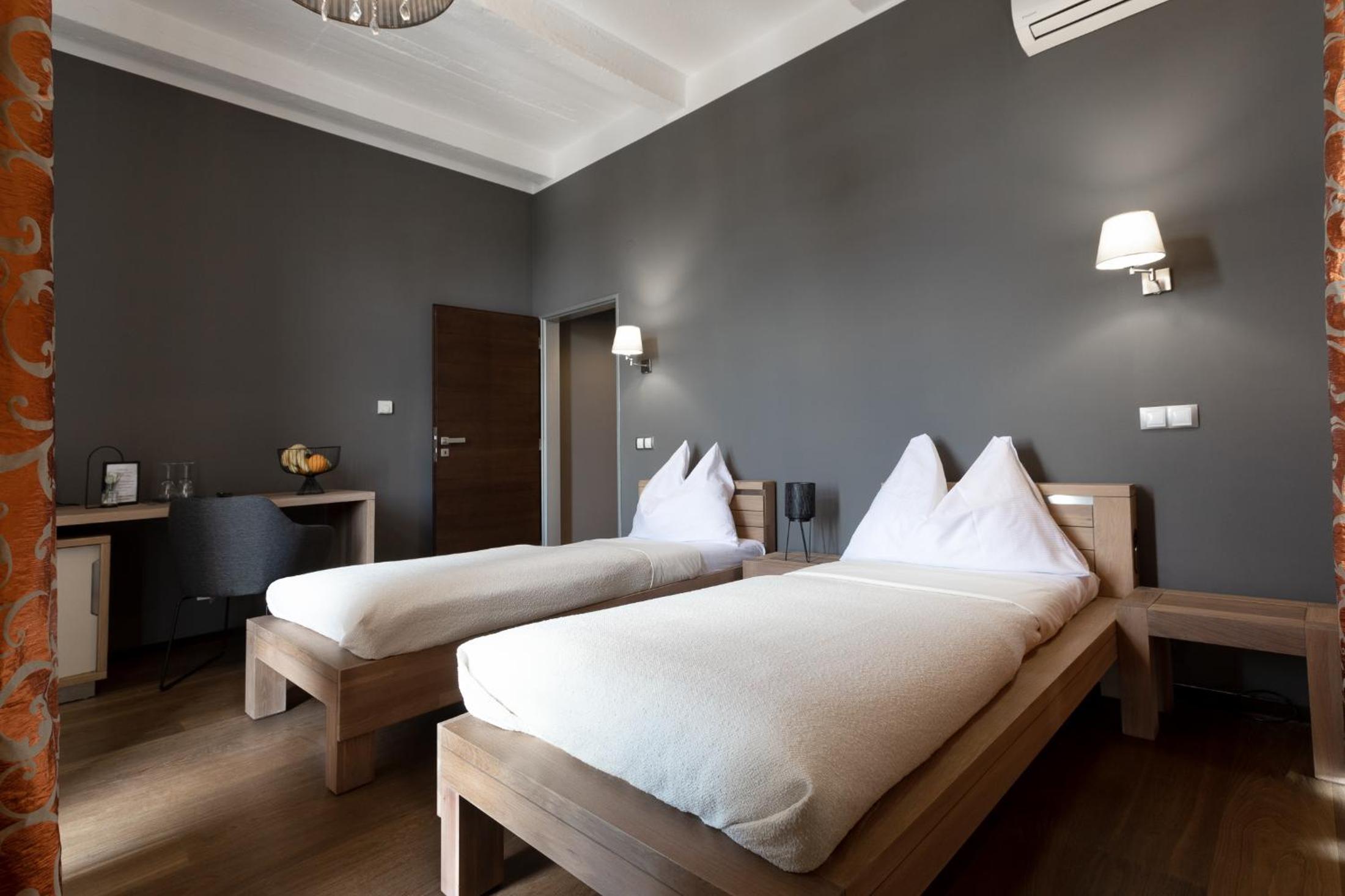 Standard Double or Twin Room - Photo 6