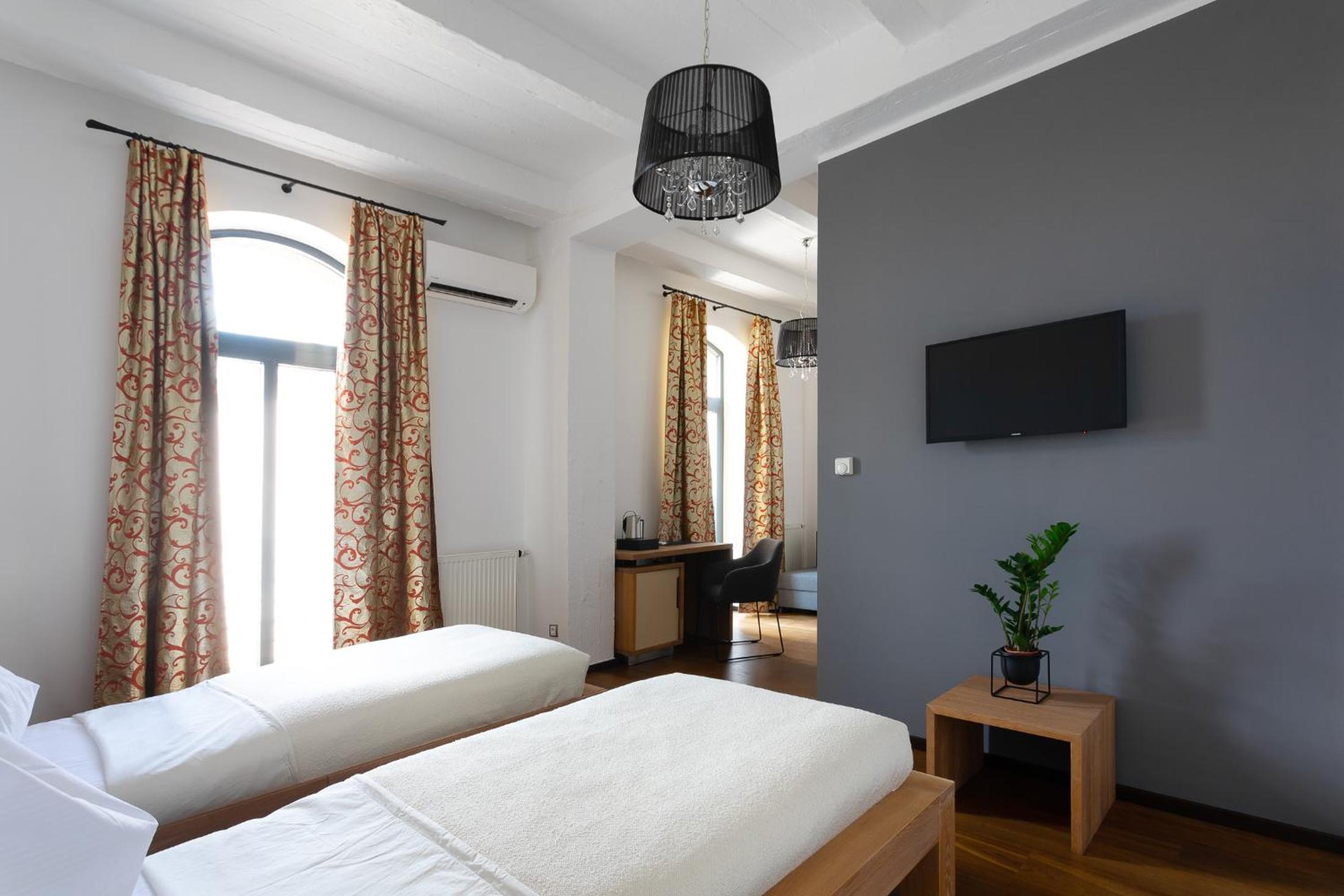 Deluxe Double or Twin Room - Photo 6