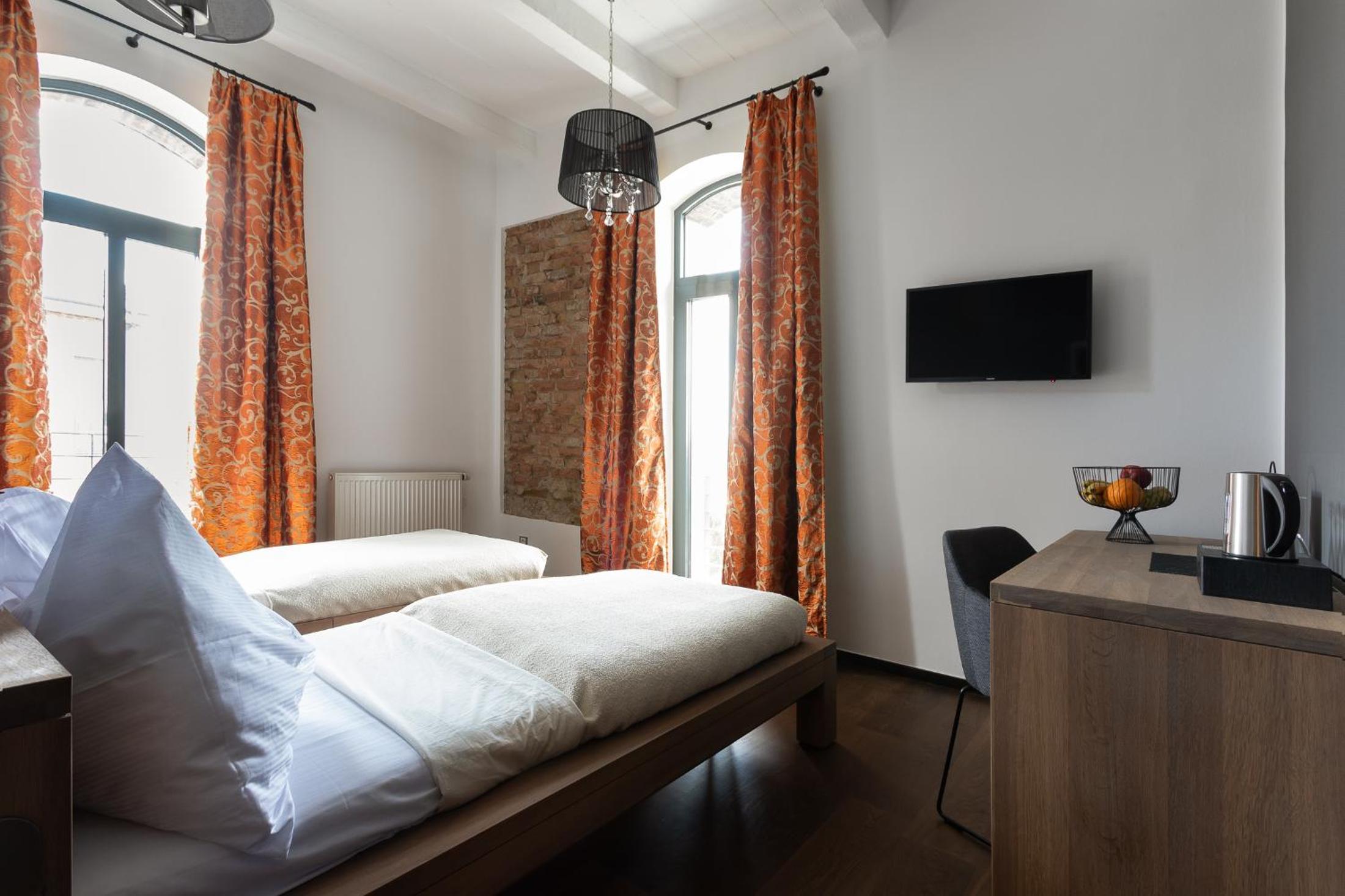 Standard Double or Twin Room - Photo 4