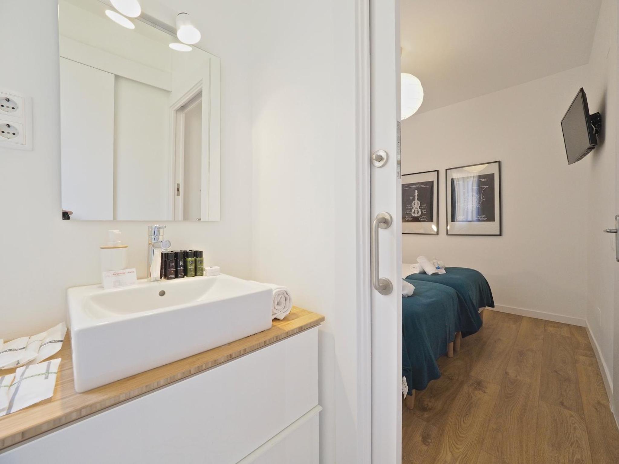 Three-Bedroom Apartment with Balcony photo 2