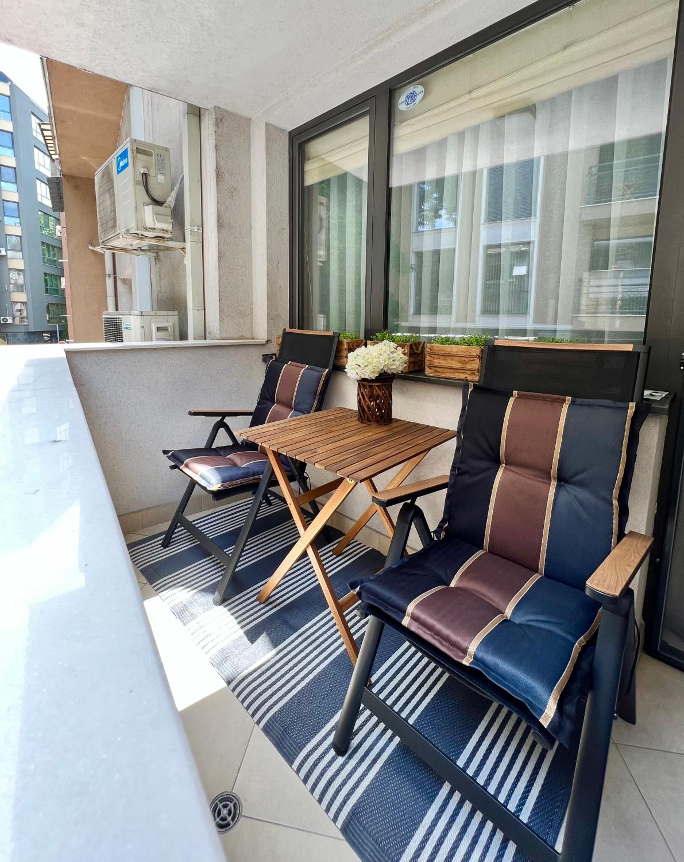 Apartment with Terrace - Photo 17