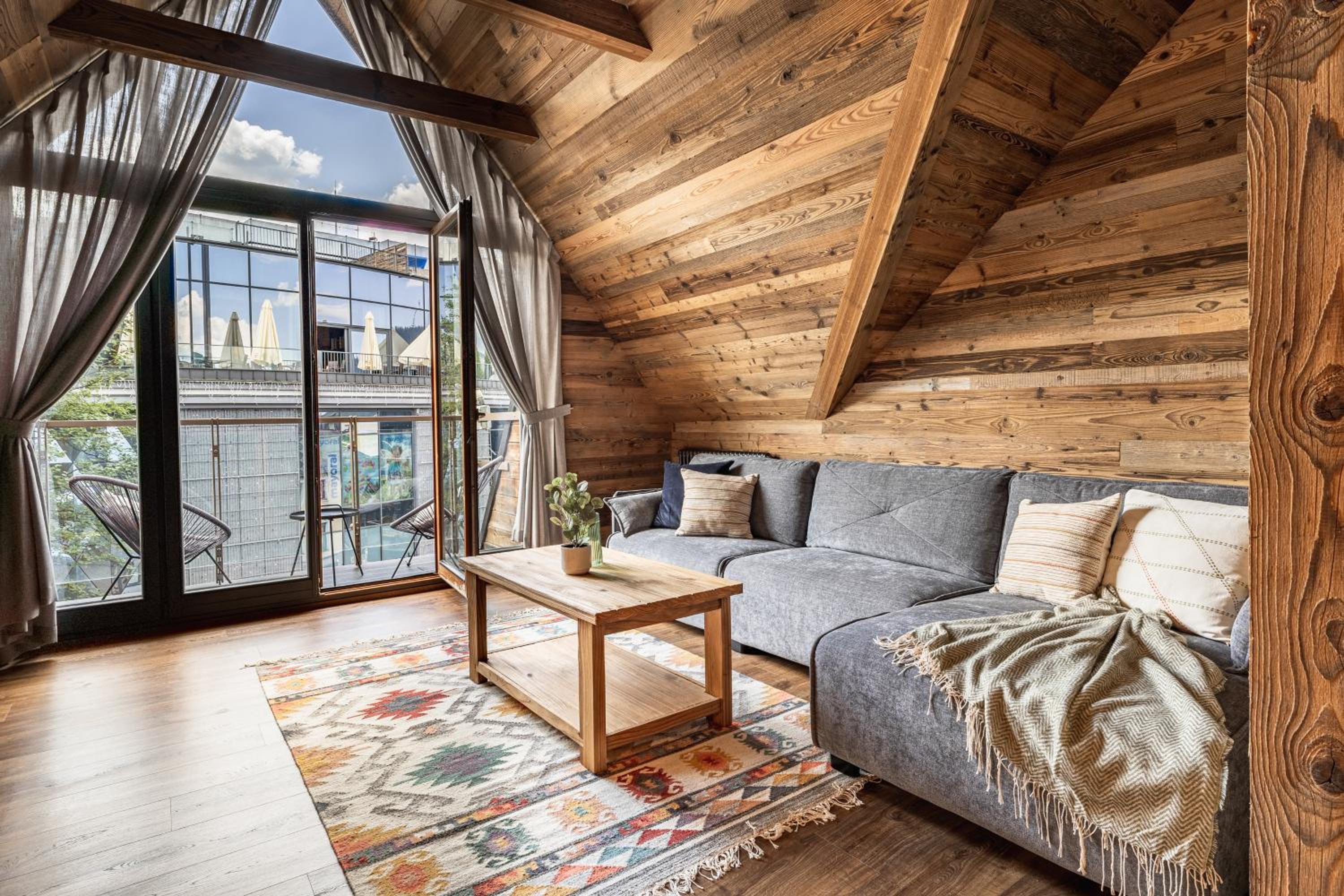 Deluxe Apartment