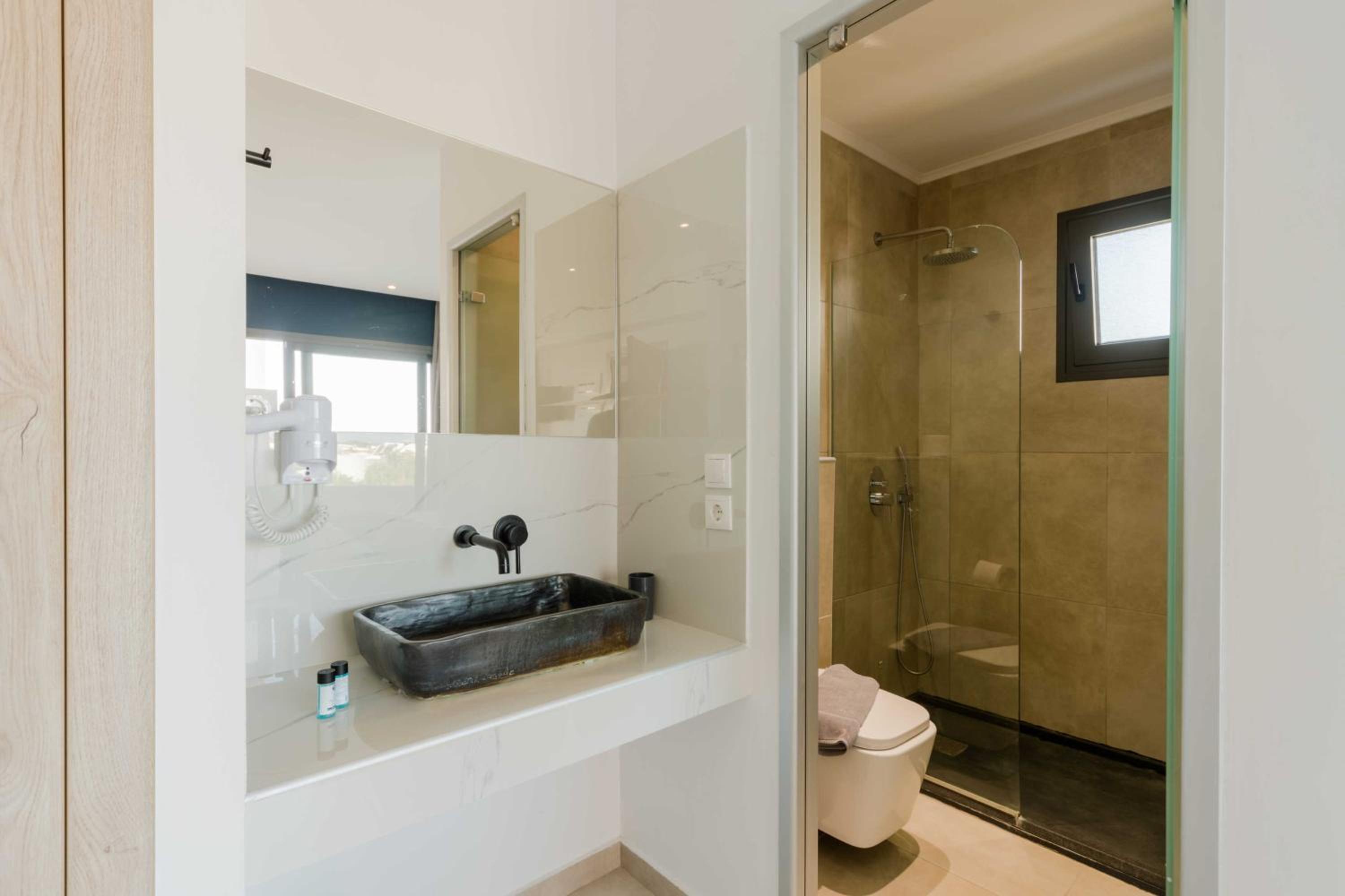 Deluxe Double Room with Garden View - Photo 9