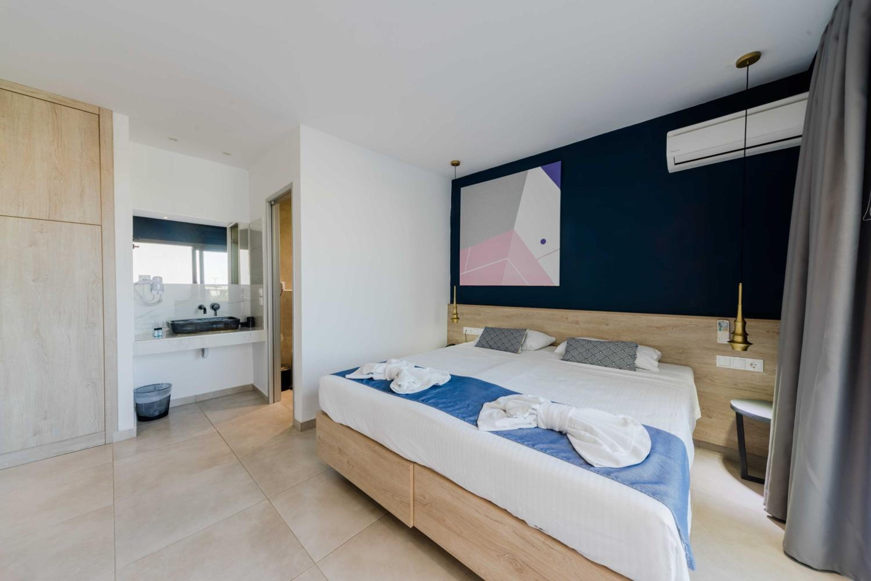 Deluxe Double Room with Garden View - Photo 6