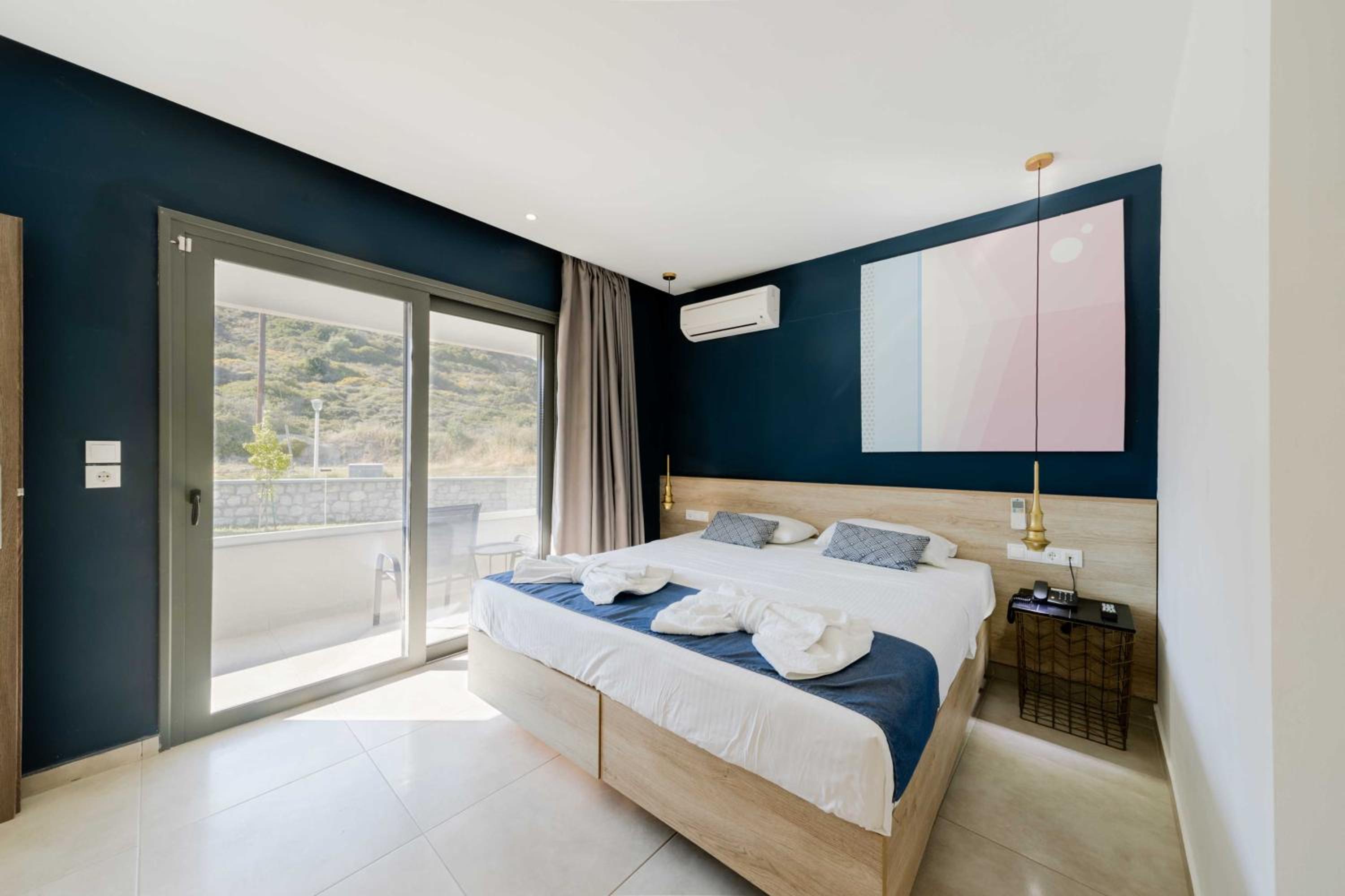 Deluxe Double Room with Garden View - Photo 8