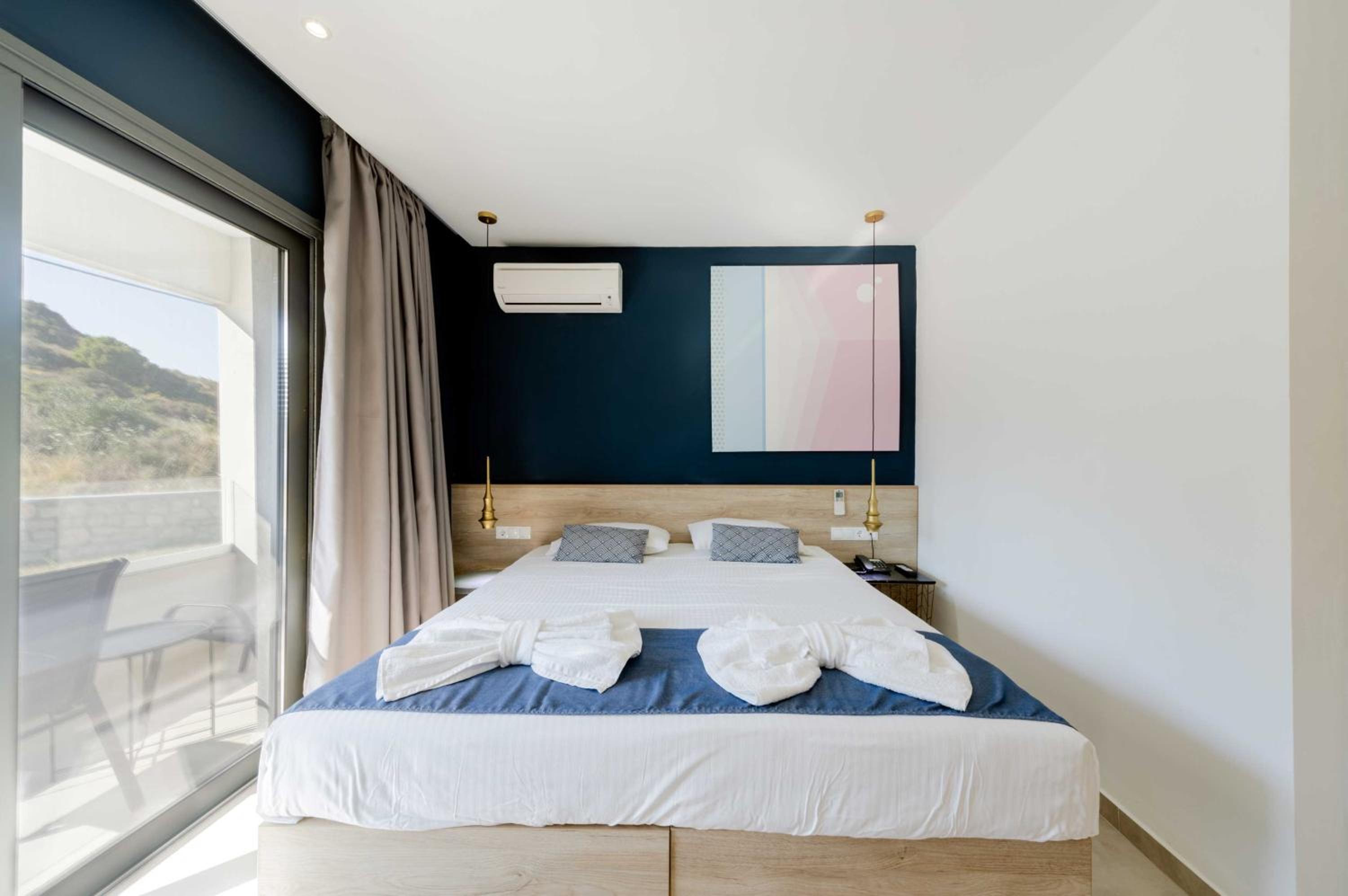Deluxe Double Room with Garden View - Photo 5