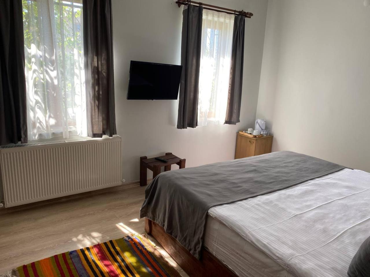 Deluxe Room with Jacuzzi - Photo 1