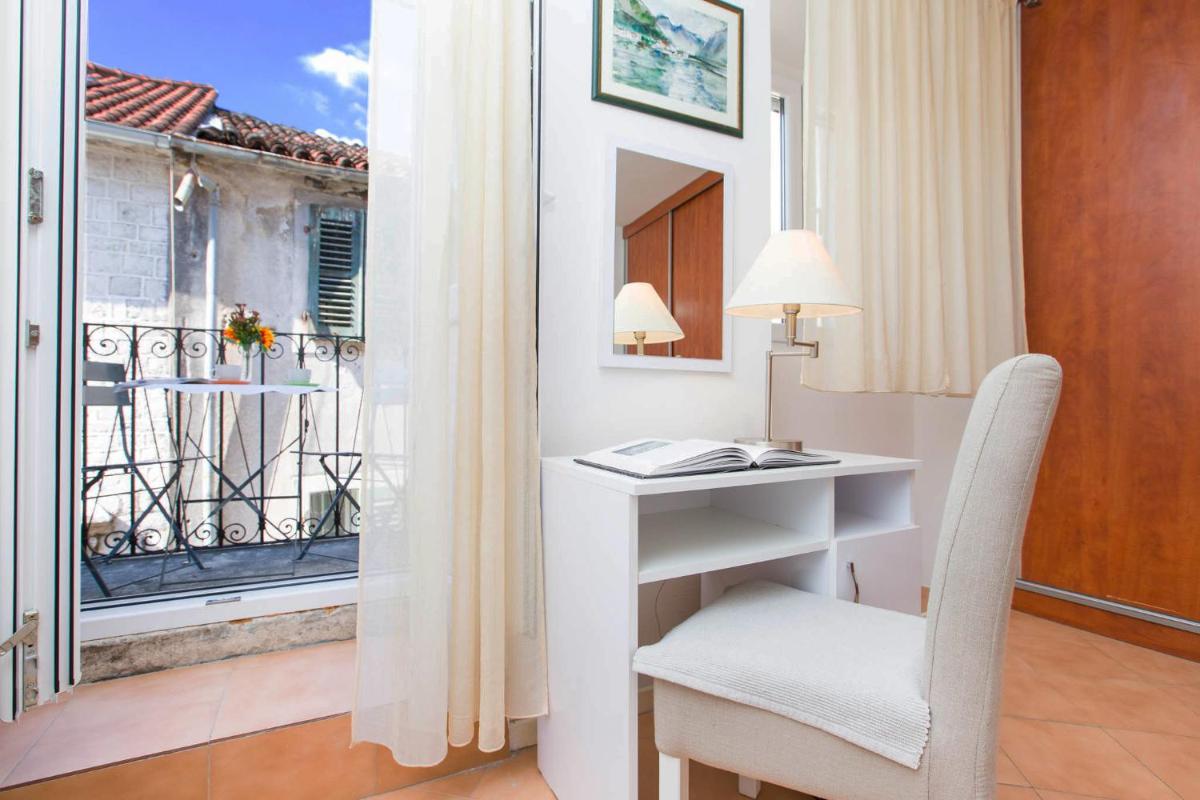 One-Bedroom Apartment - Photo 9