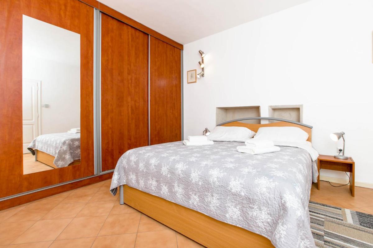One-Bedroom Apartment - Photo 21