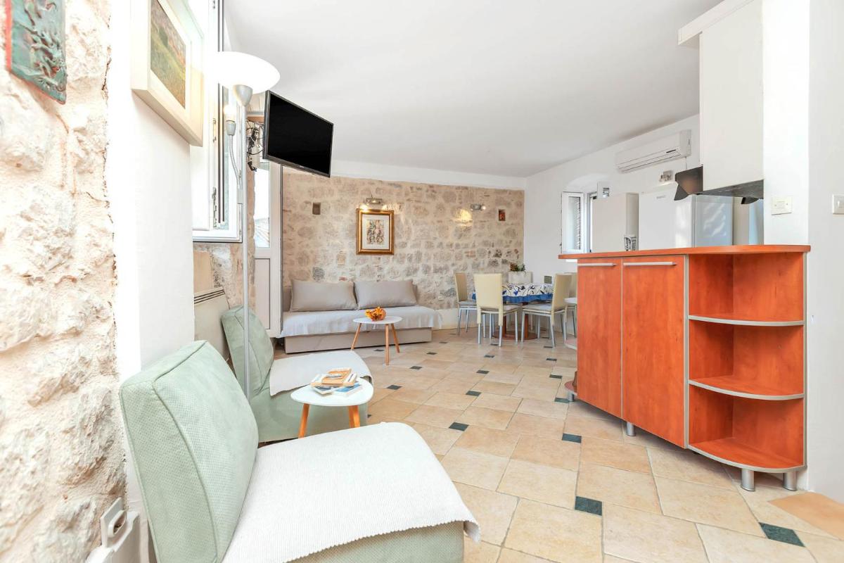 One-Bedroom Apartment - Photo 24