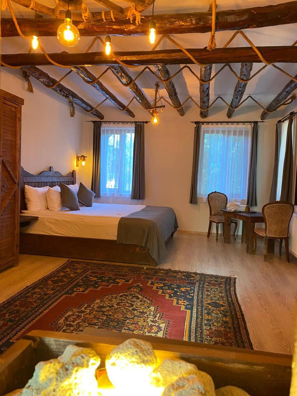 Honeymoon Suite with Jacuzzi - Photo 1
