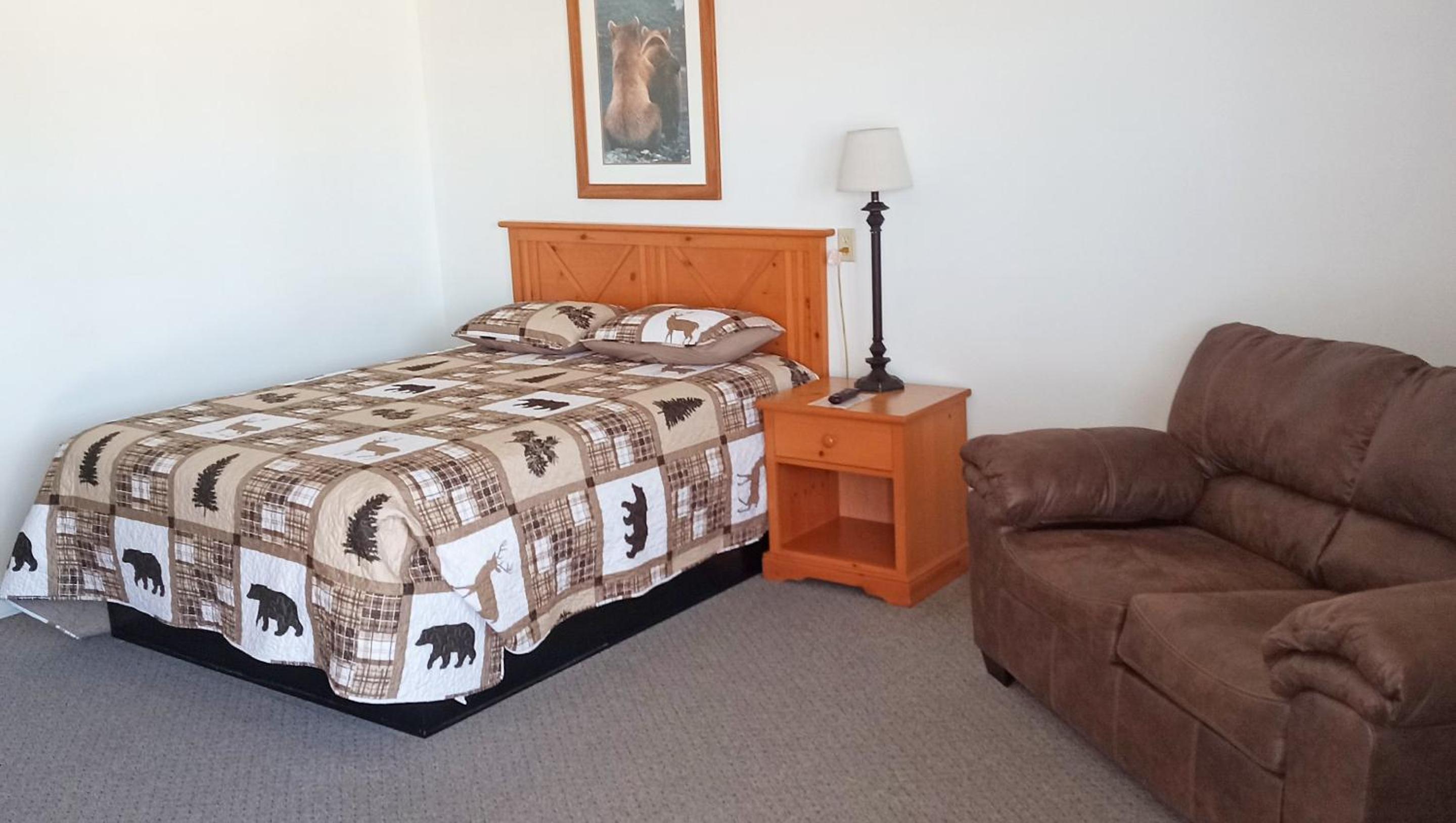 Standard Queen Room - Photo 7