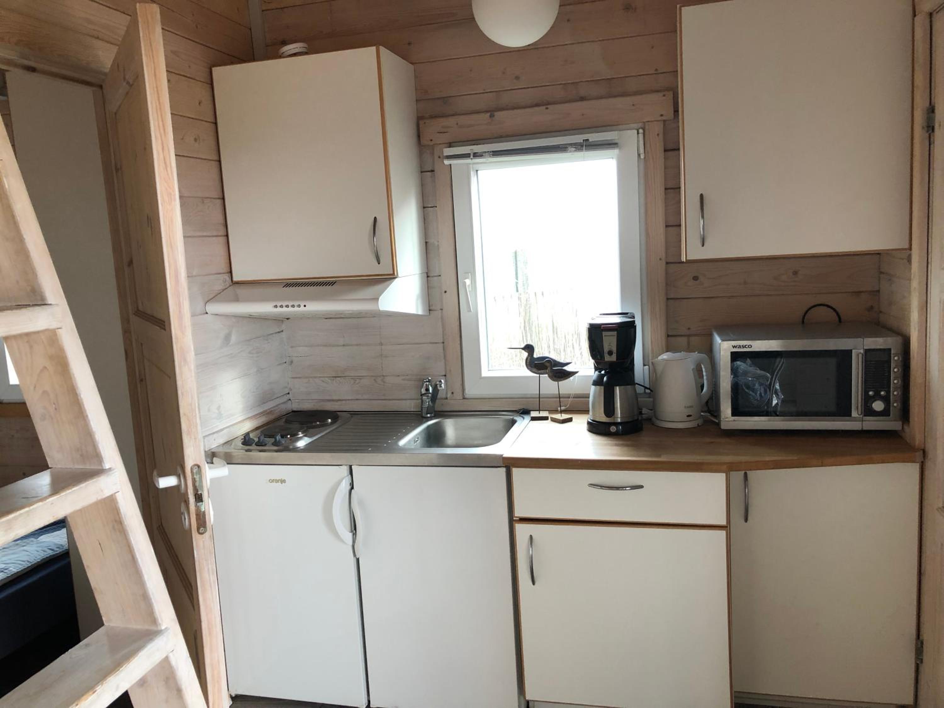 Family Cottage with Private Bathroom - Photo 5