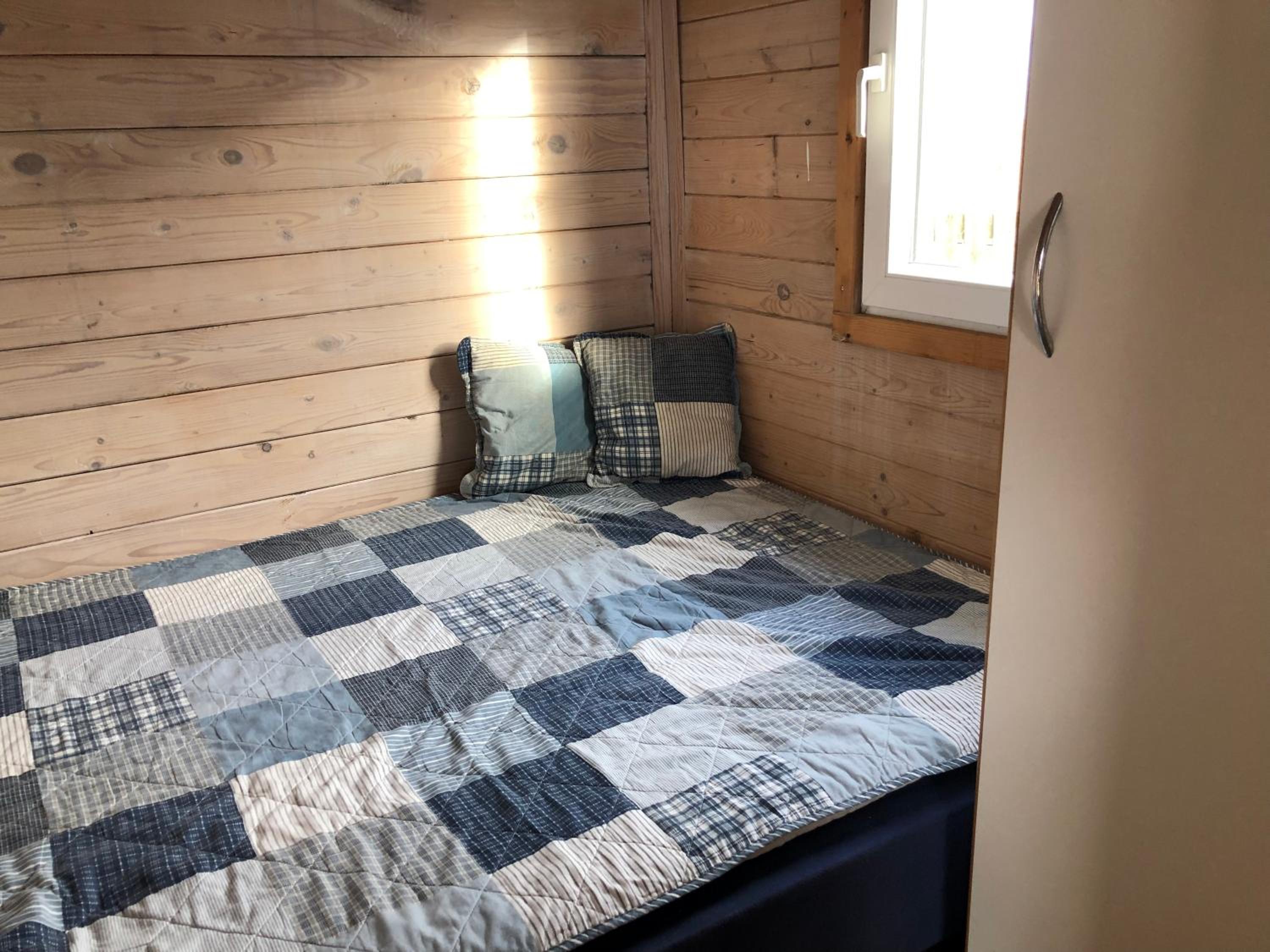 Family Cottage with Private Bathroom - Photo 11