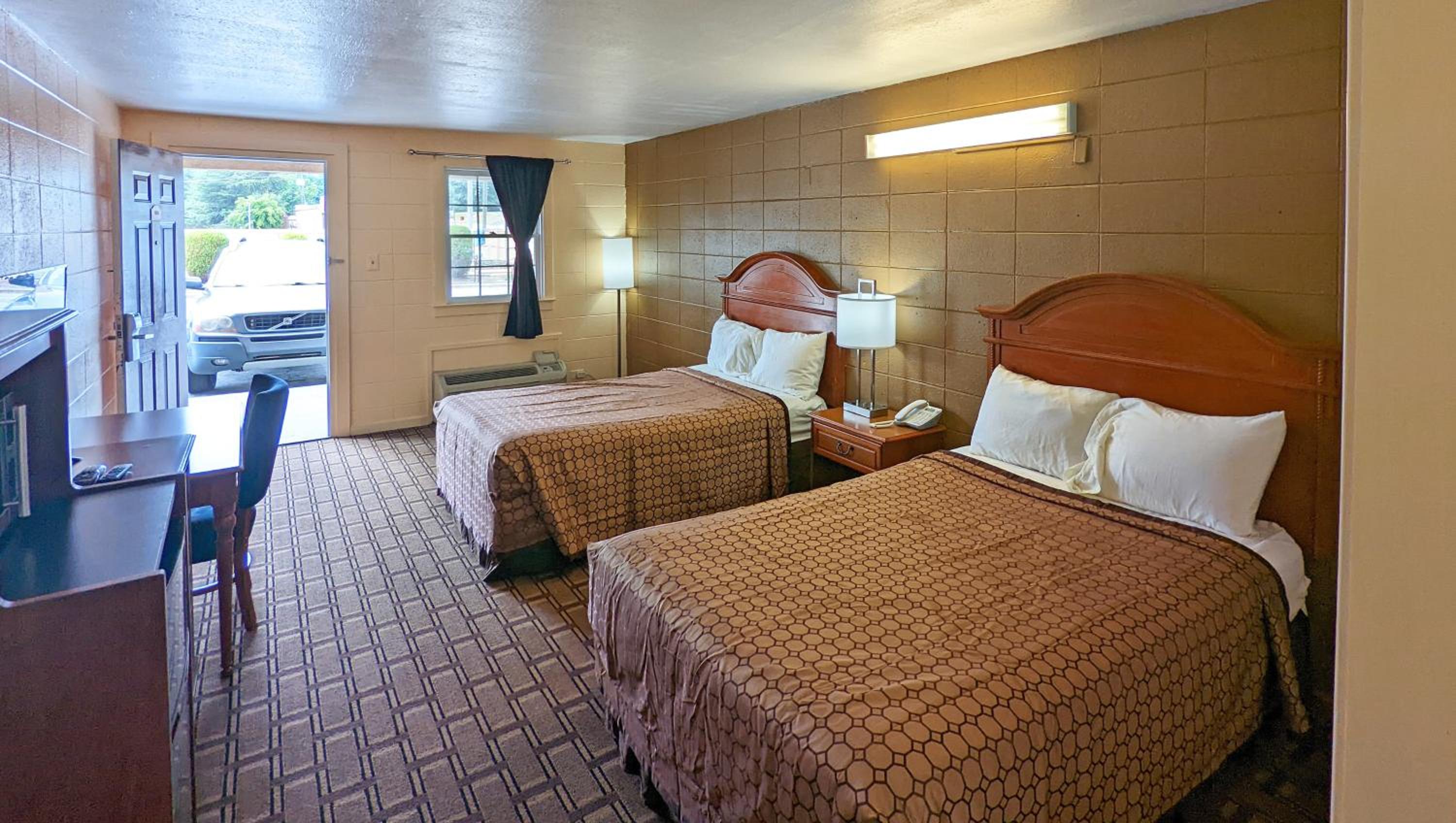 Double Room with Two Double Beds - Photo 2