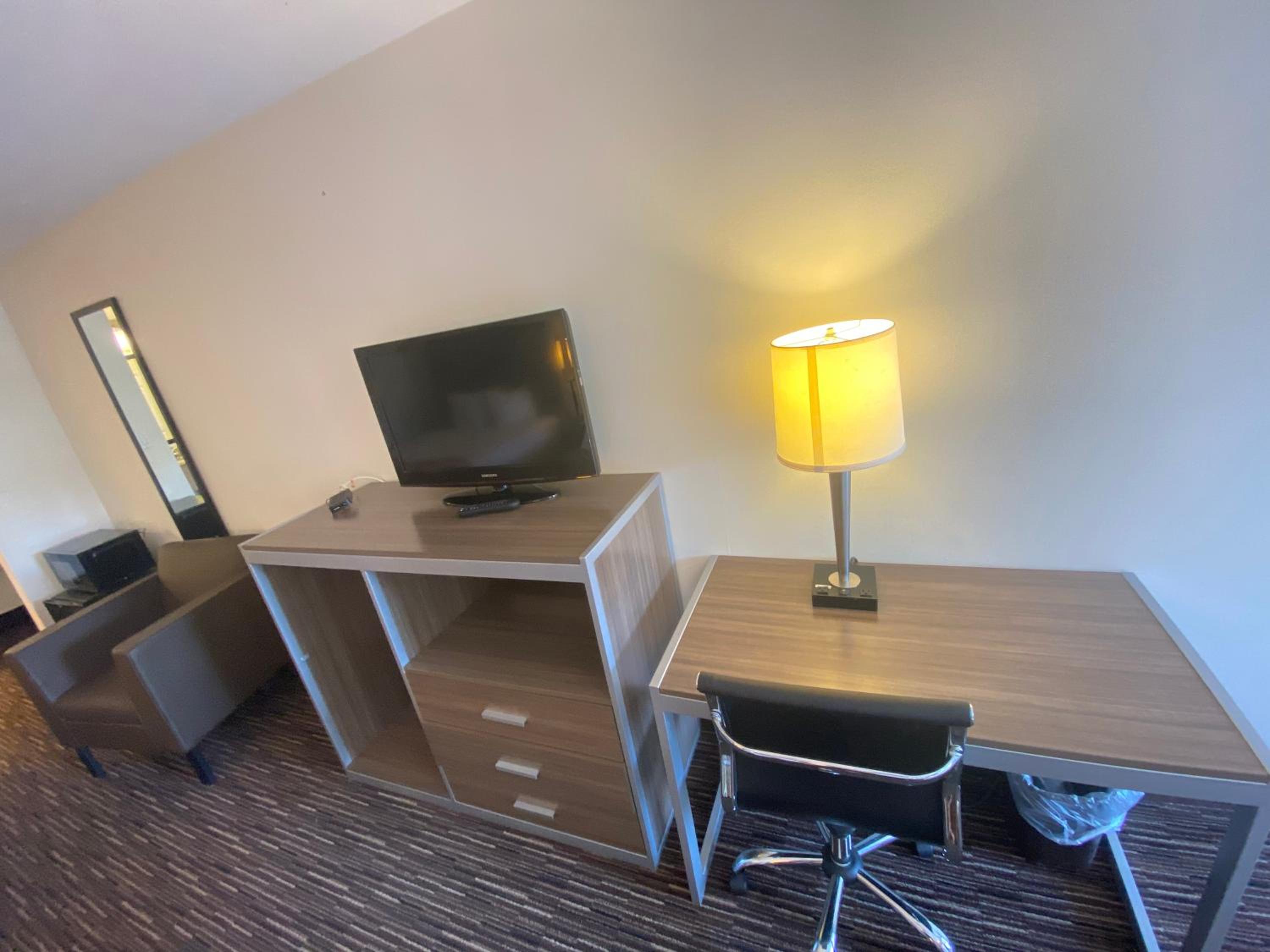 Family Room - Non-Smoking - Photo 4