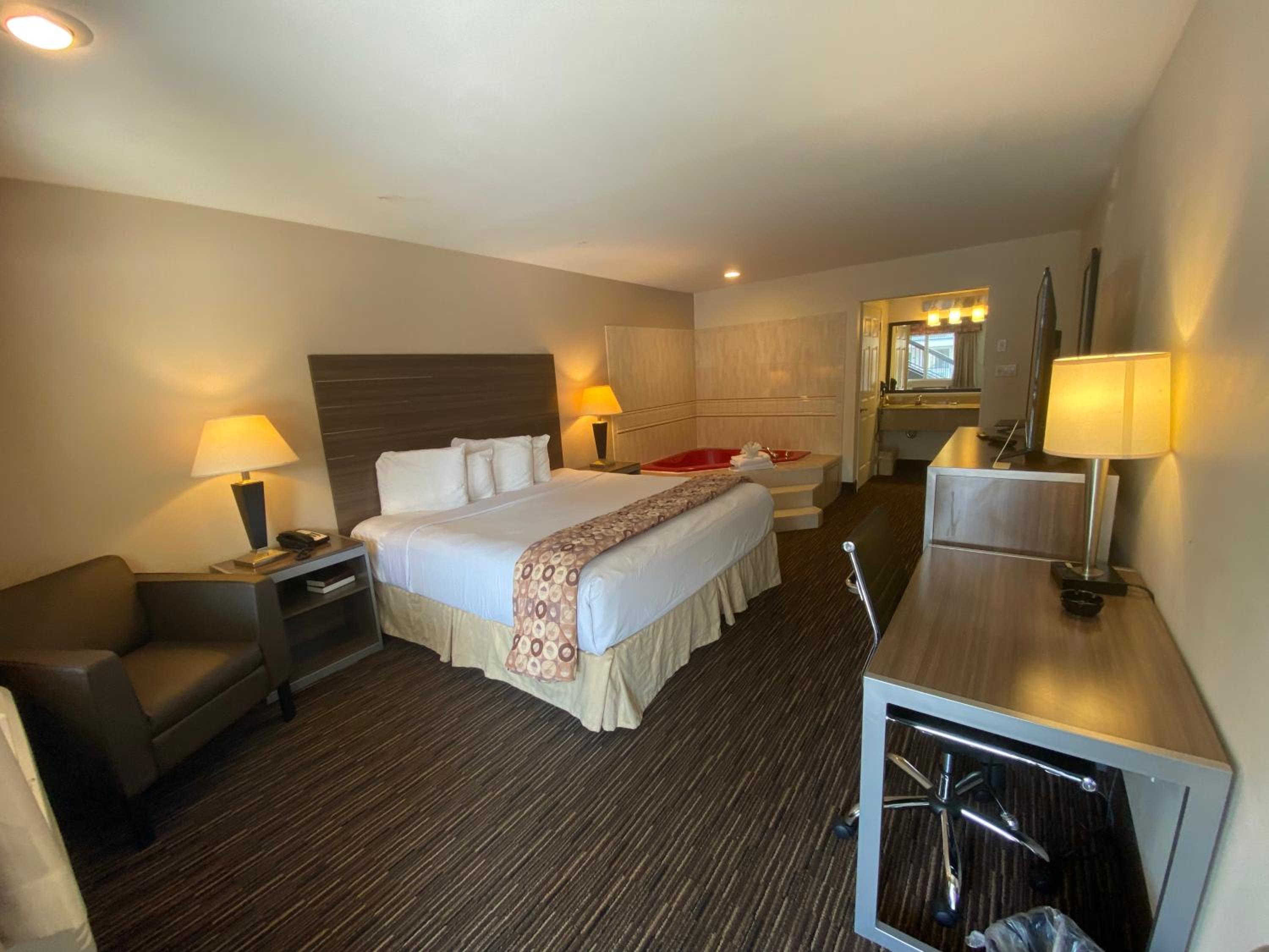 King Room with Spa Bath - Non-Smoking - Photo 4