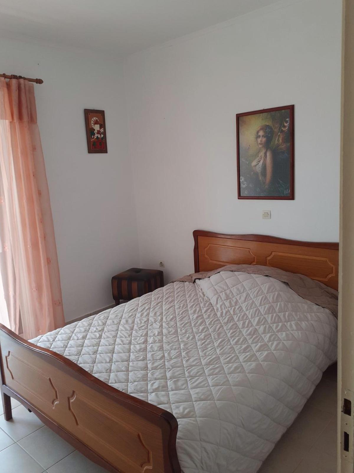 One-Bedroom Apartment - Photo 1
