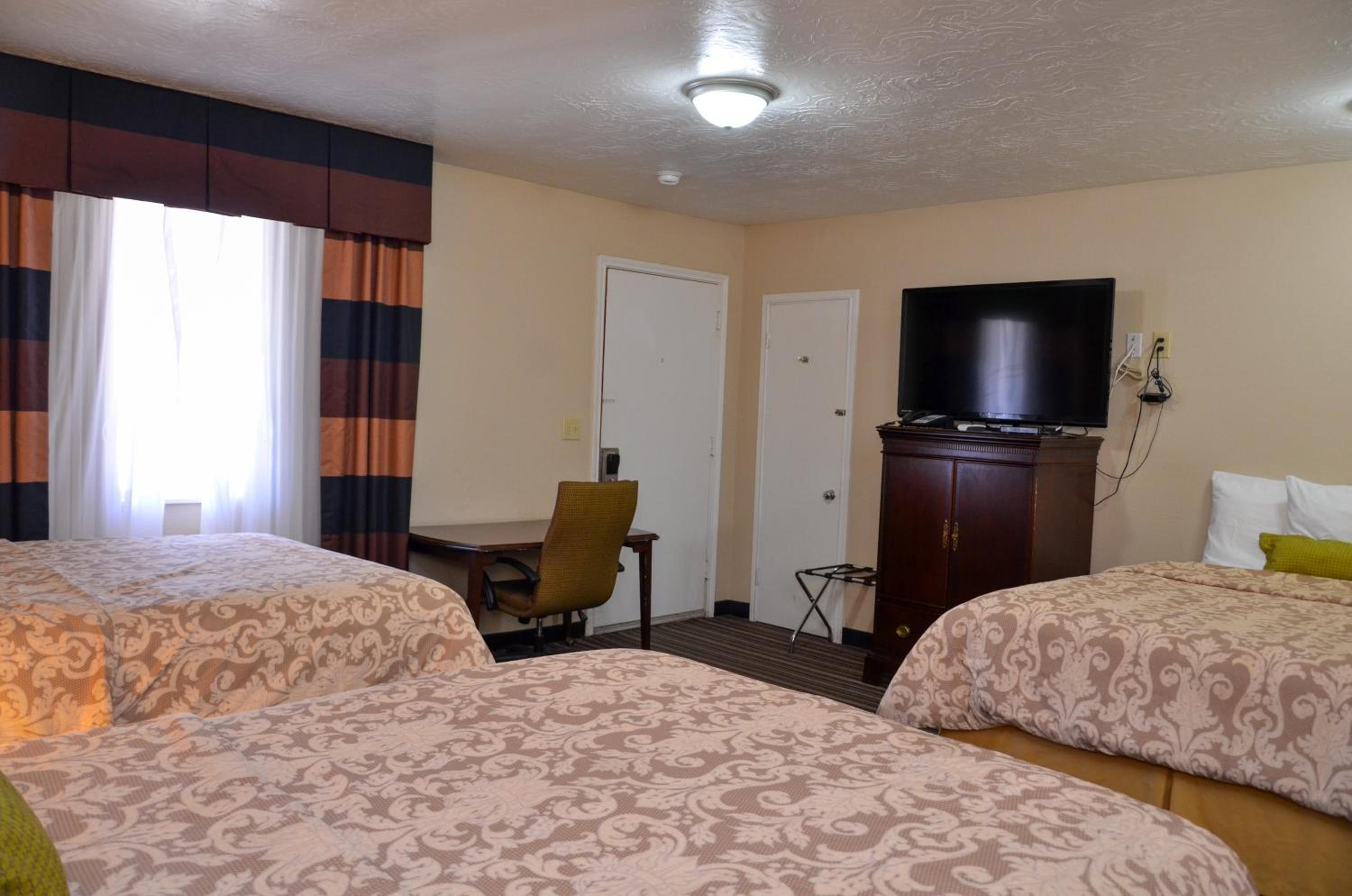 Deluxe Family Room photo 3