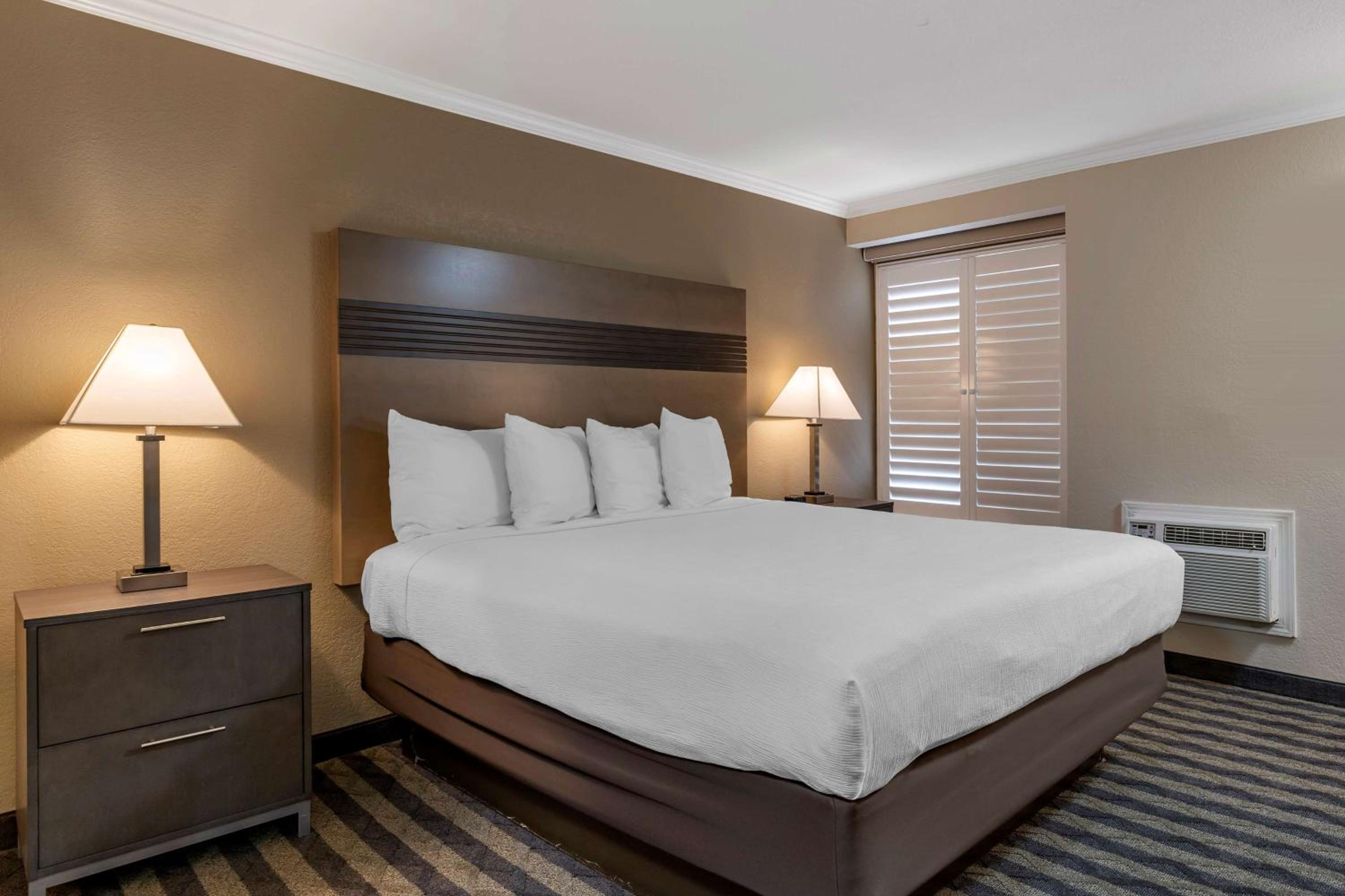 Executive King Room - Non-Smoking photo 2
