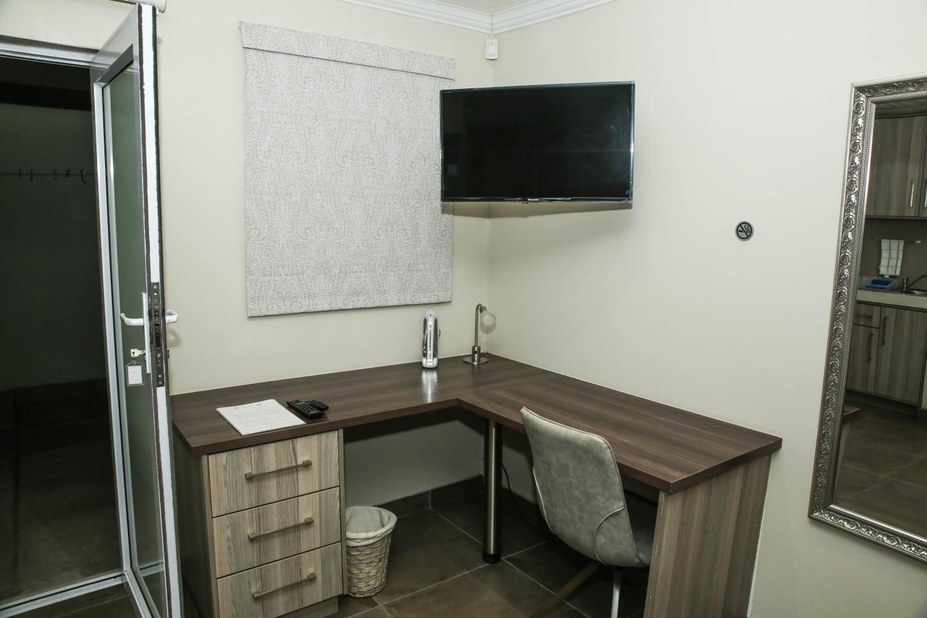 Deluxe Apartment photo 3
