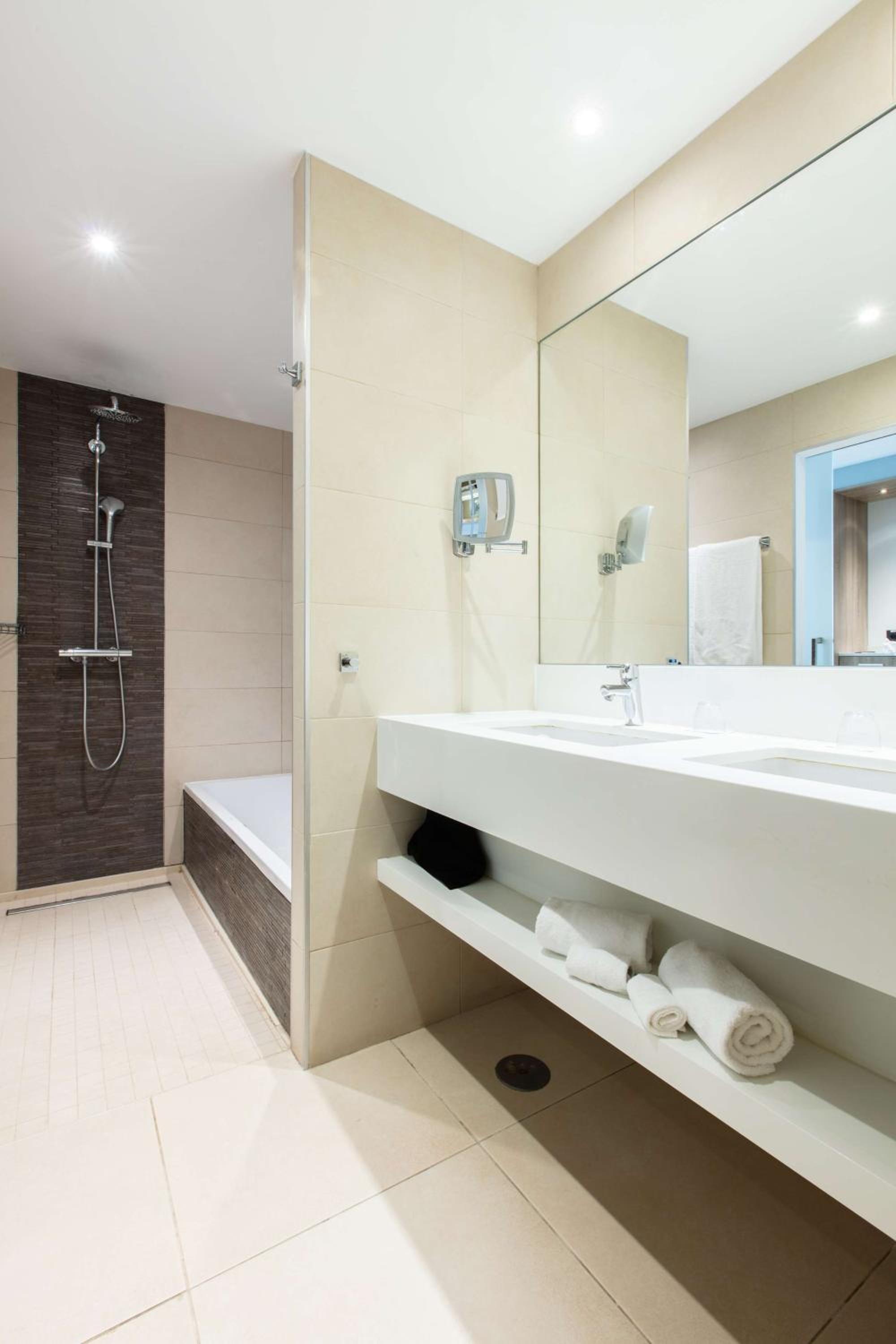 Premium Room with Balcony and Pool View photo 3