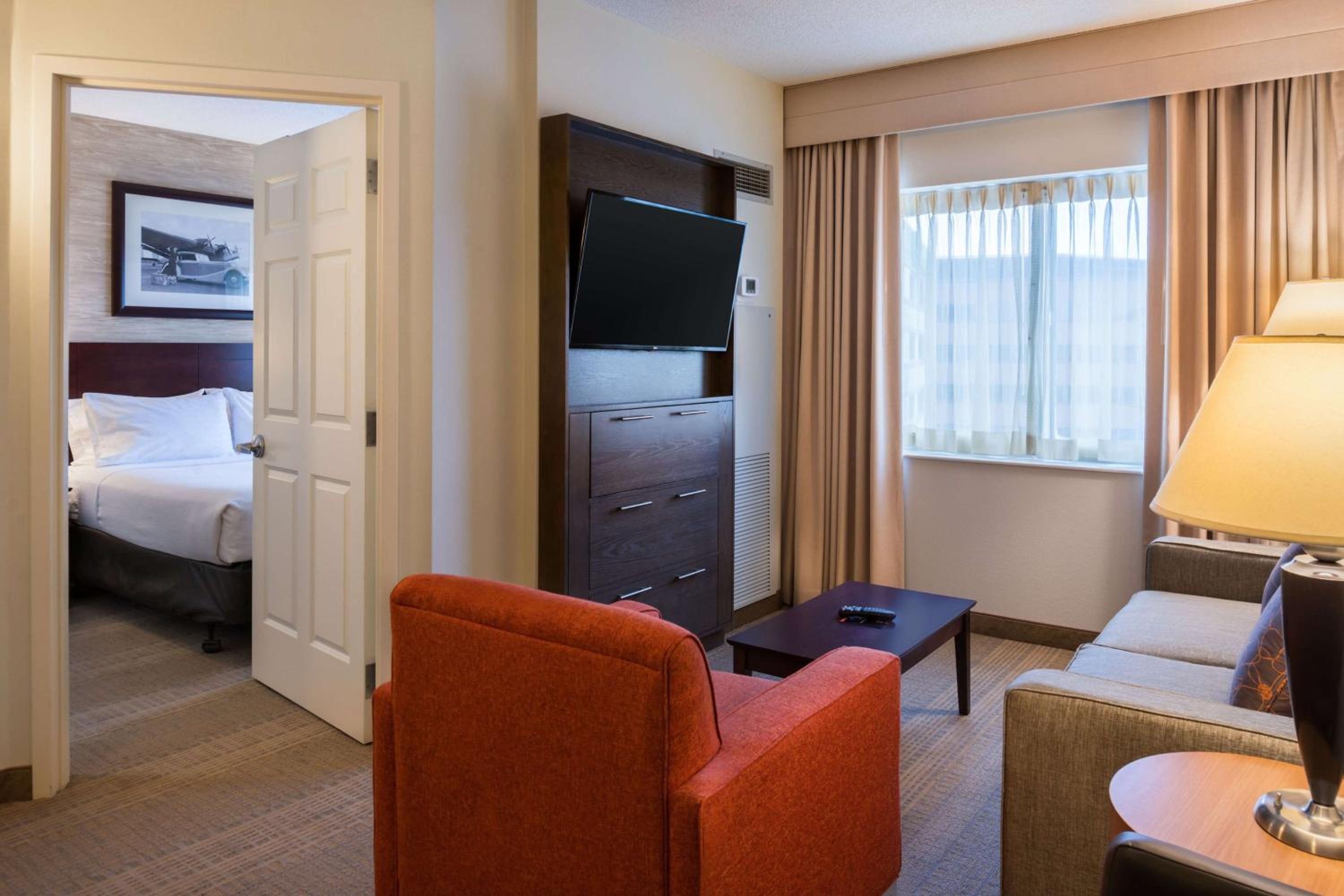 Boardroom Queen Suite photo 3