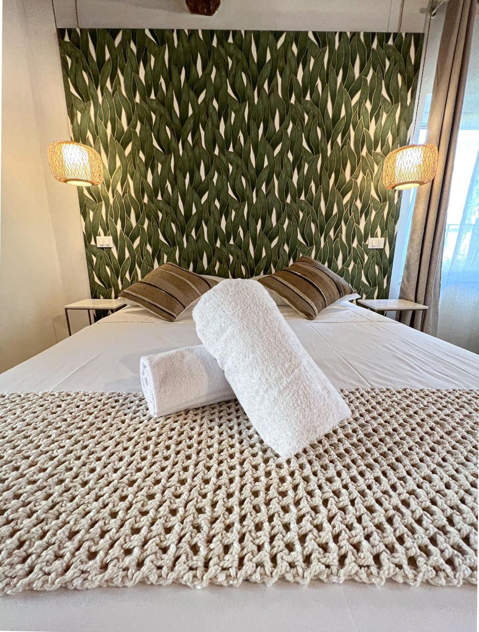 Deluxe Triple Room - Photo 13