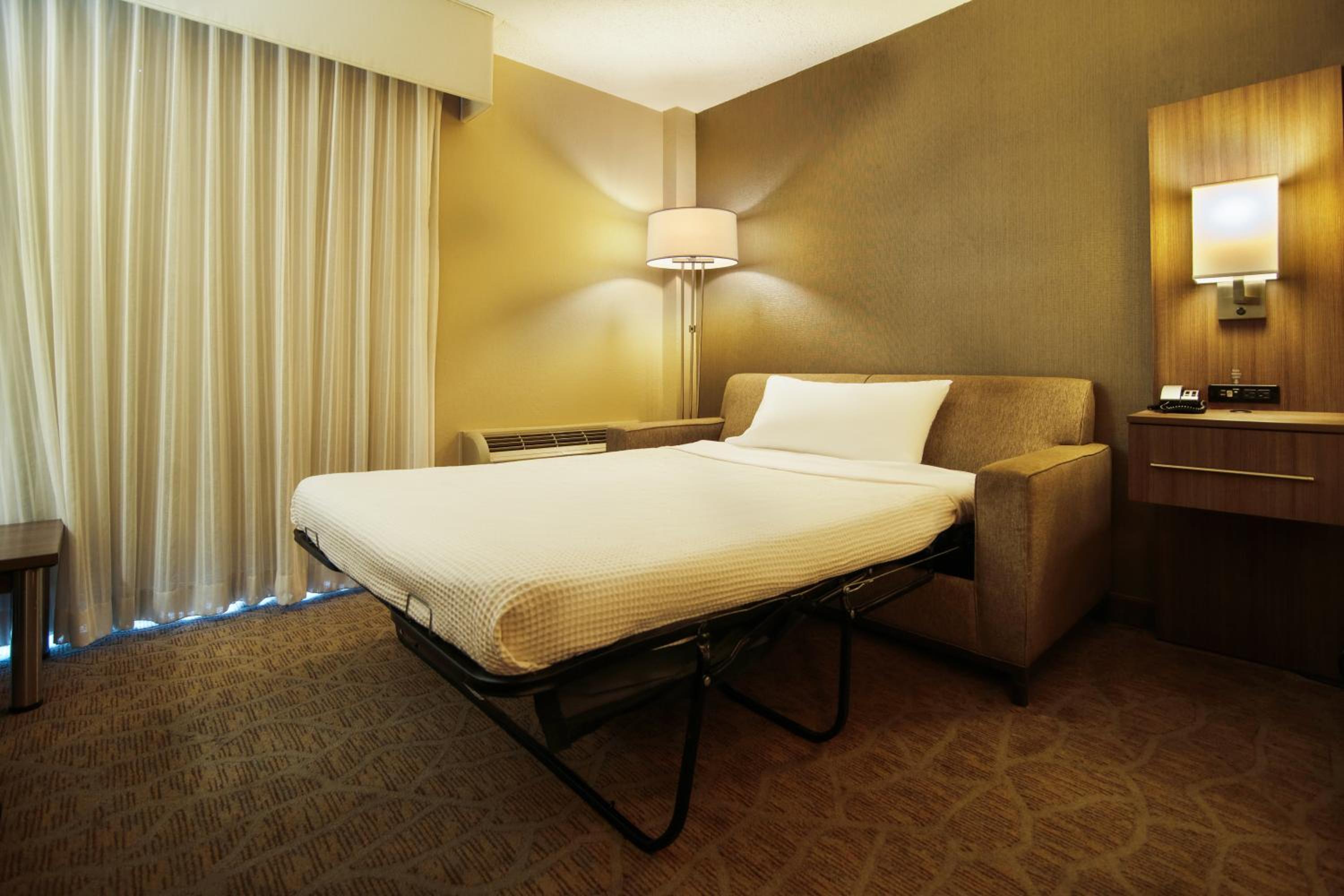 Standard King Room with Sofa Bed thumbnail 5