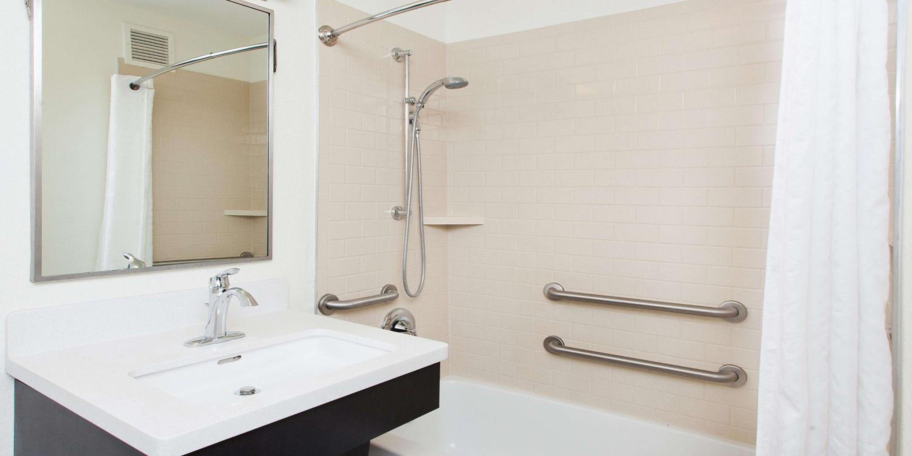 Studio Queen Suite with Bathtub - Mobility Accessible  - Photo 11