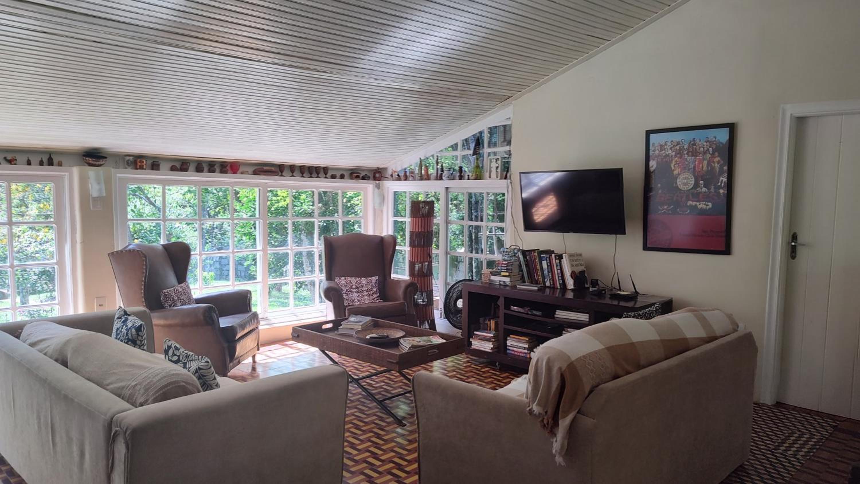 Six-Bedroom House photo 1