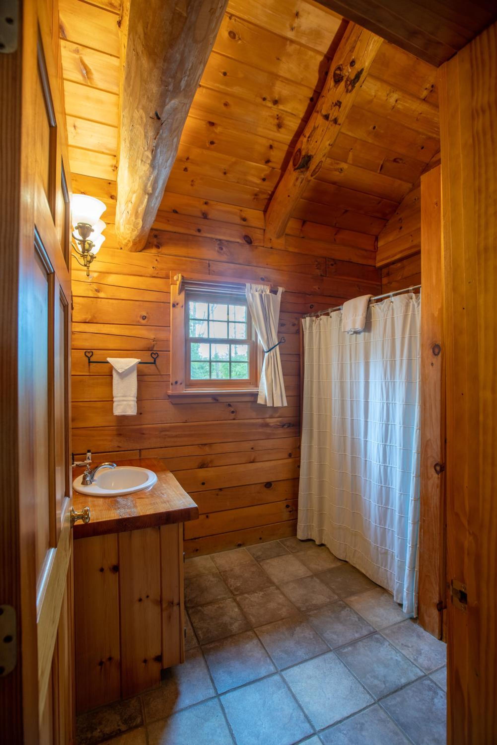 Jacuzzi Log Cabin - Adults Only - Photo 2