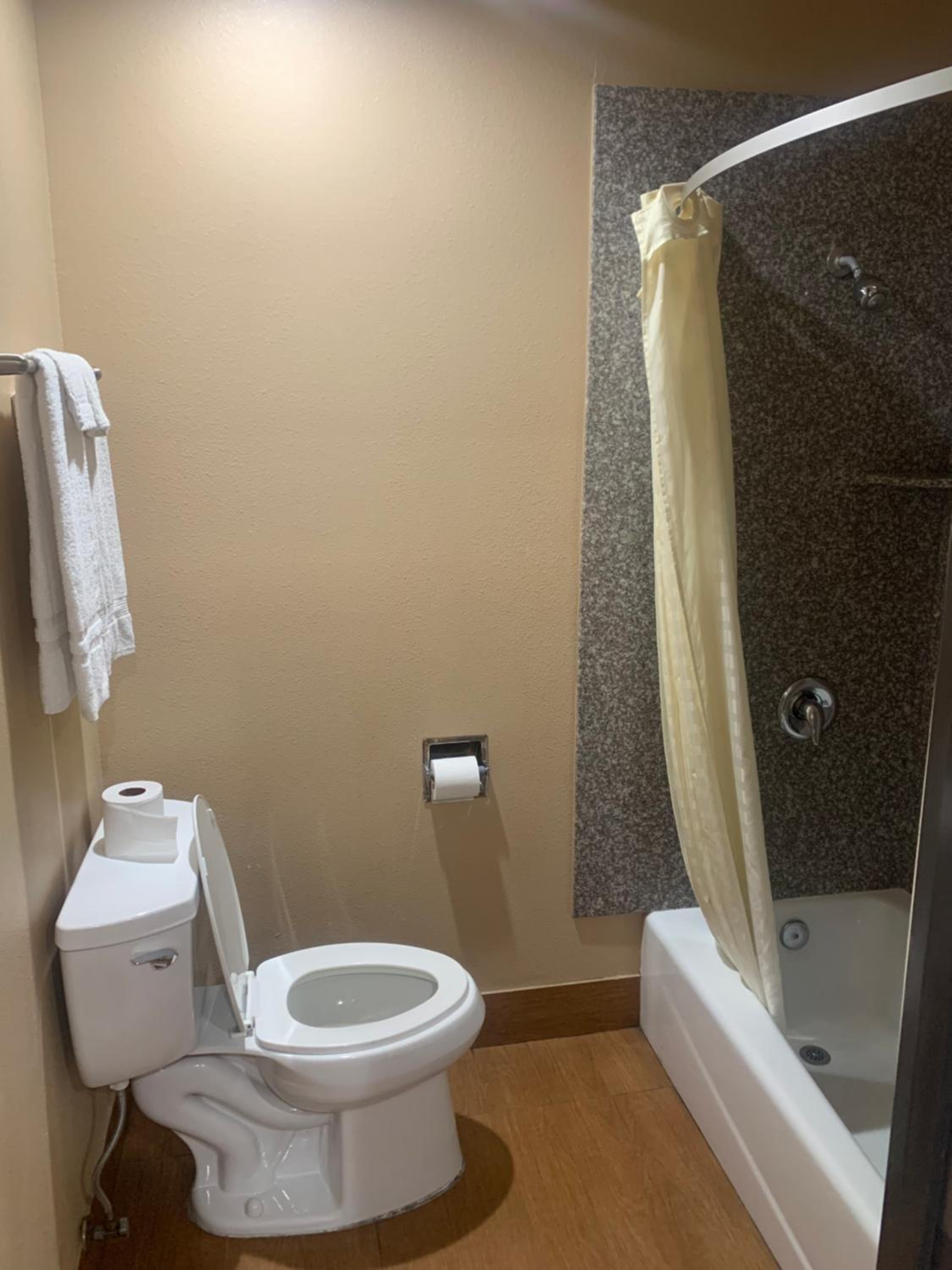 Large Double Room - Photo 5