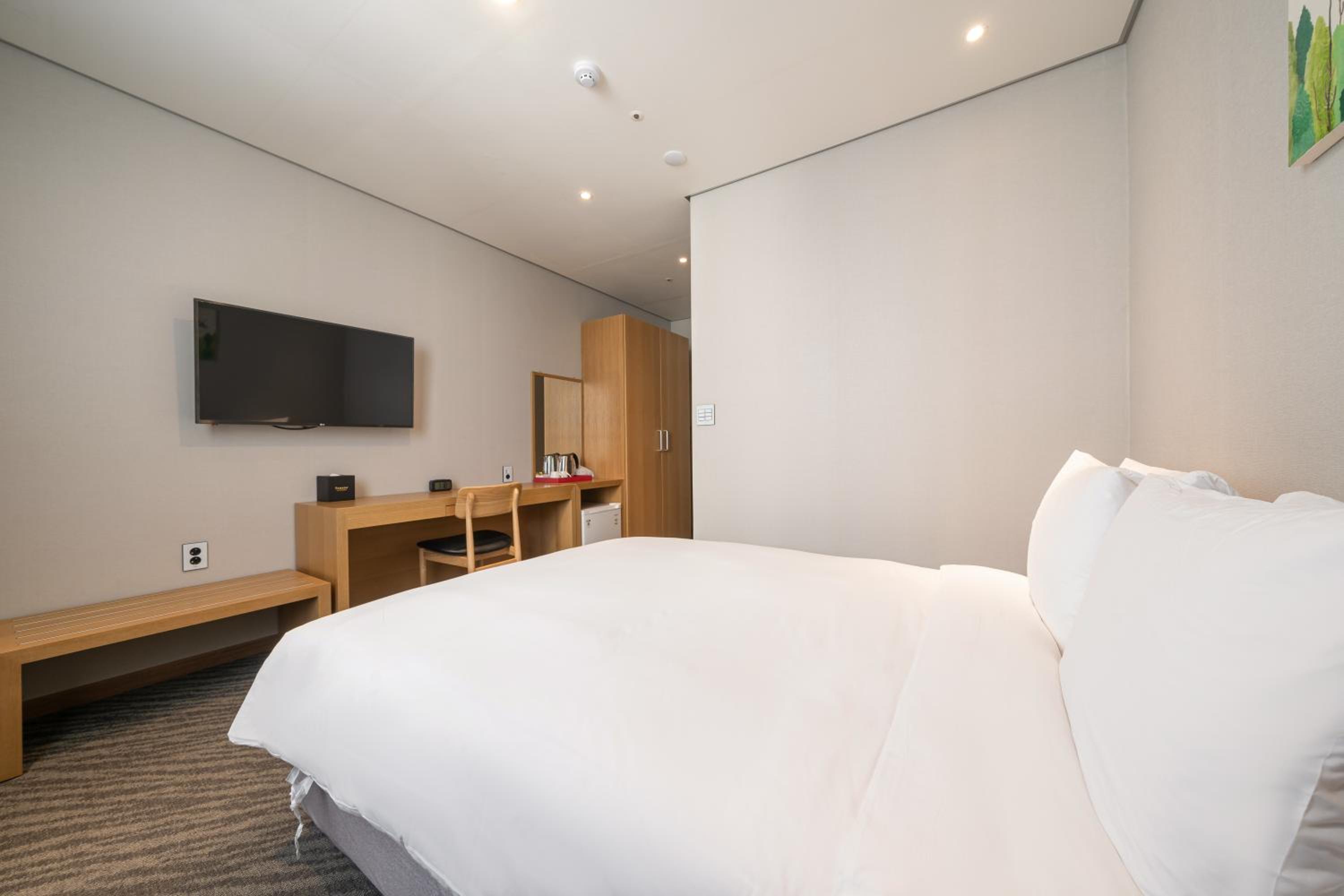 Standard Double Room - Photo 3