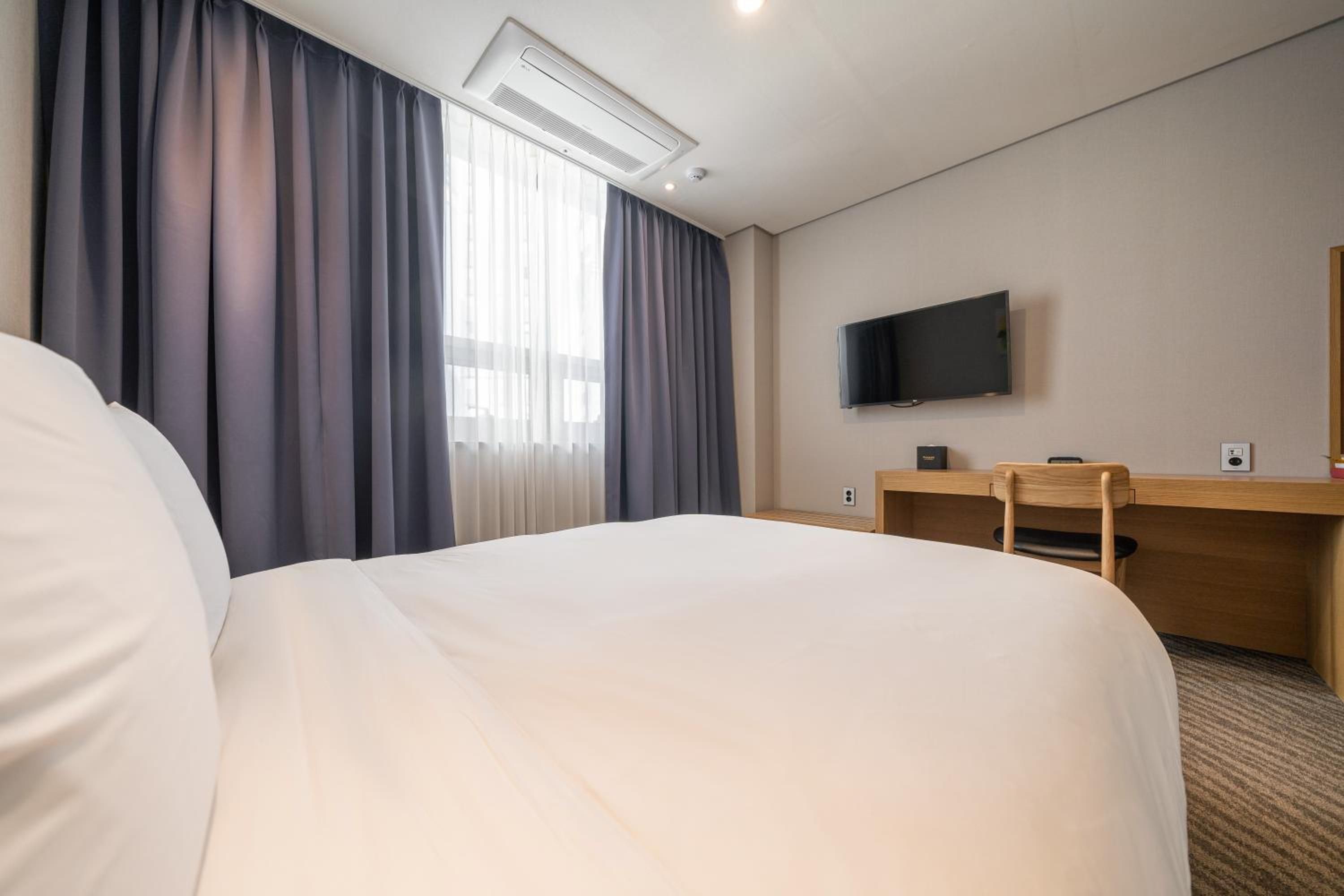 Standard Double Room - Photo 2