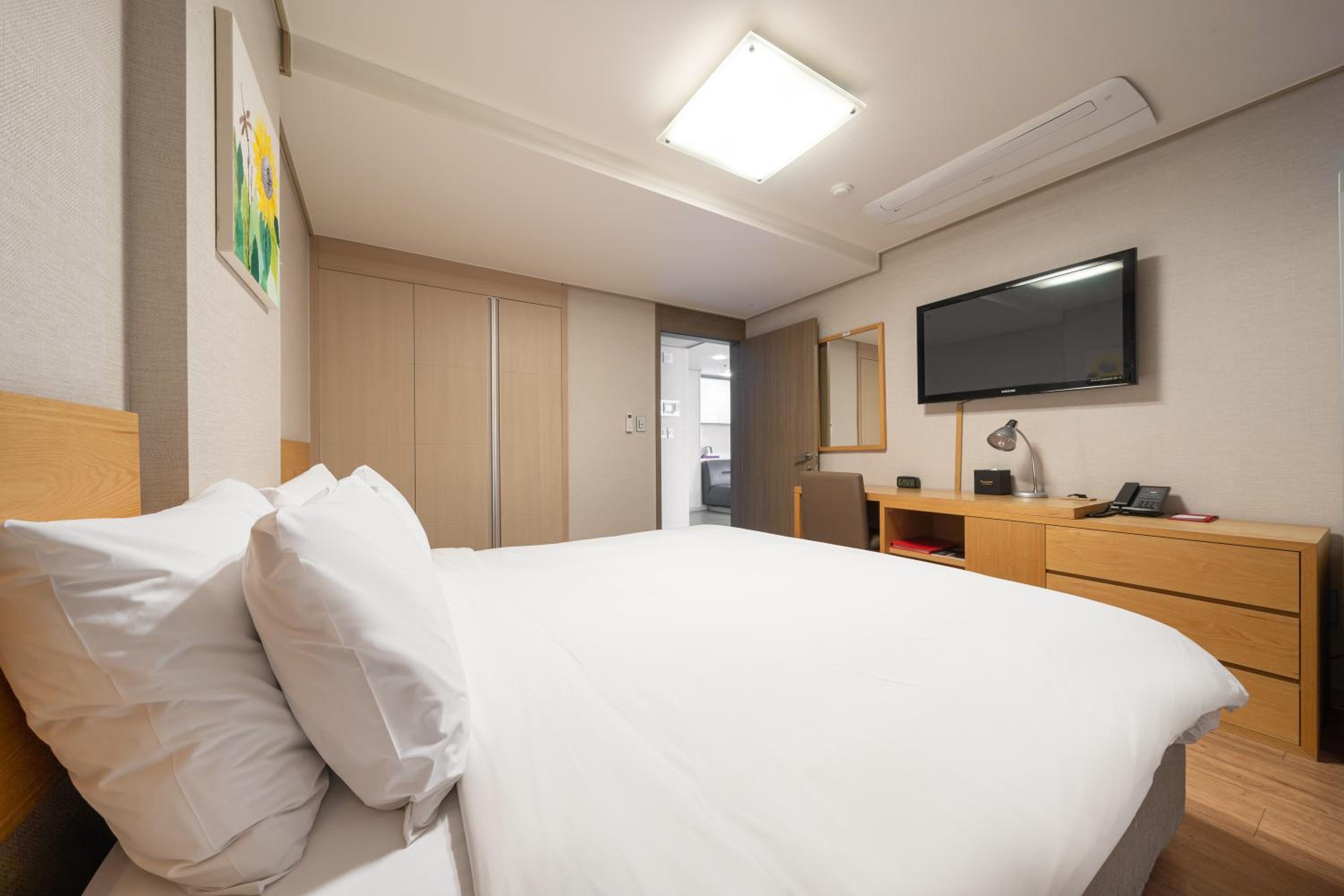 Queen Suite