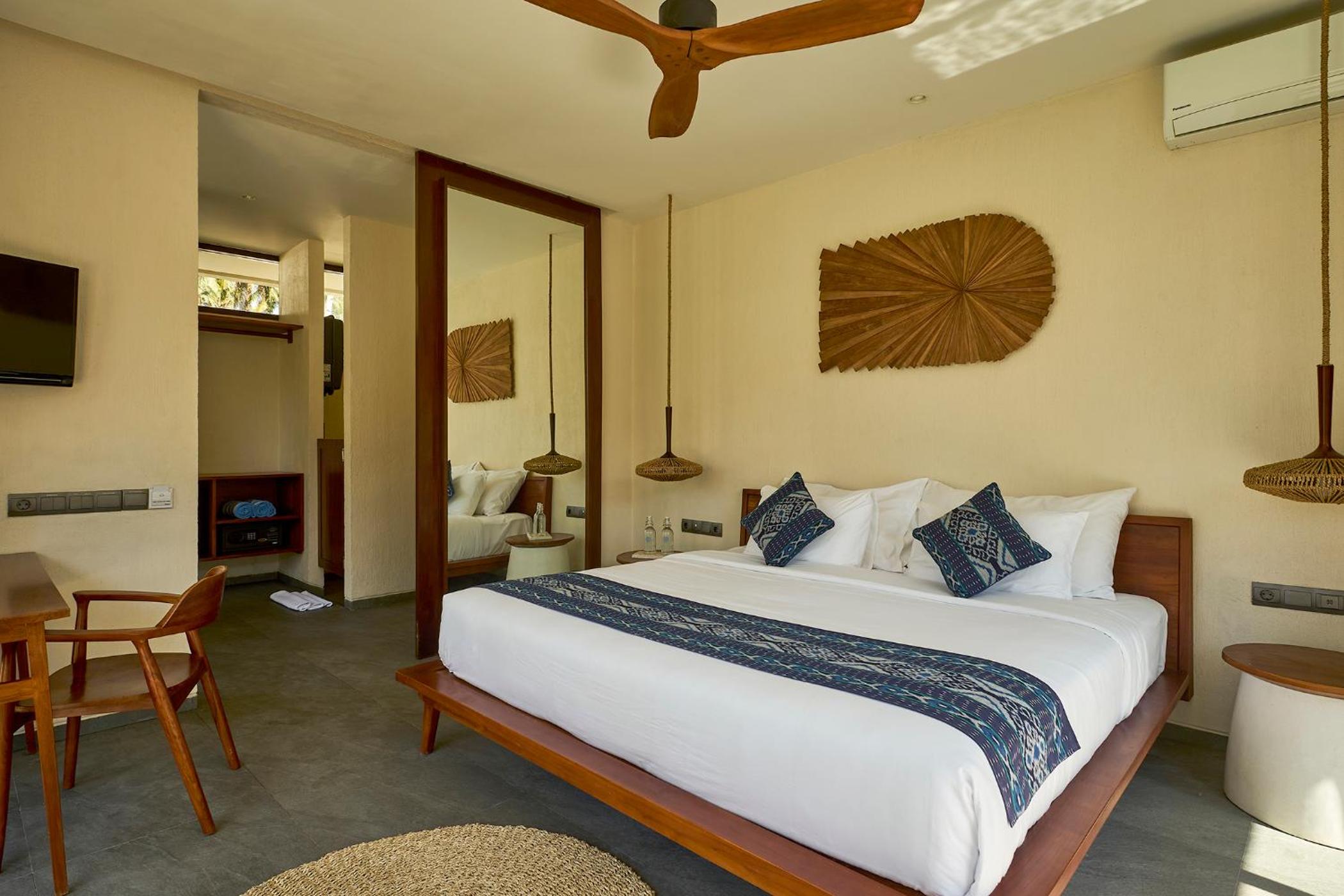 Villa with Private Pool - Photo 25