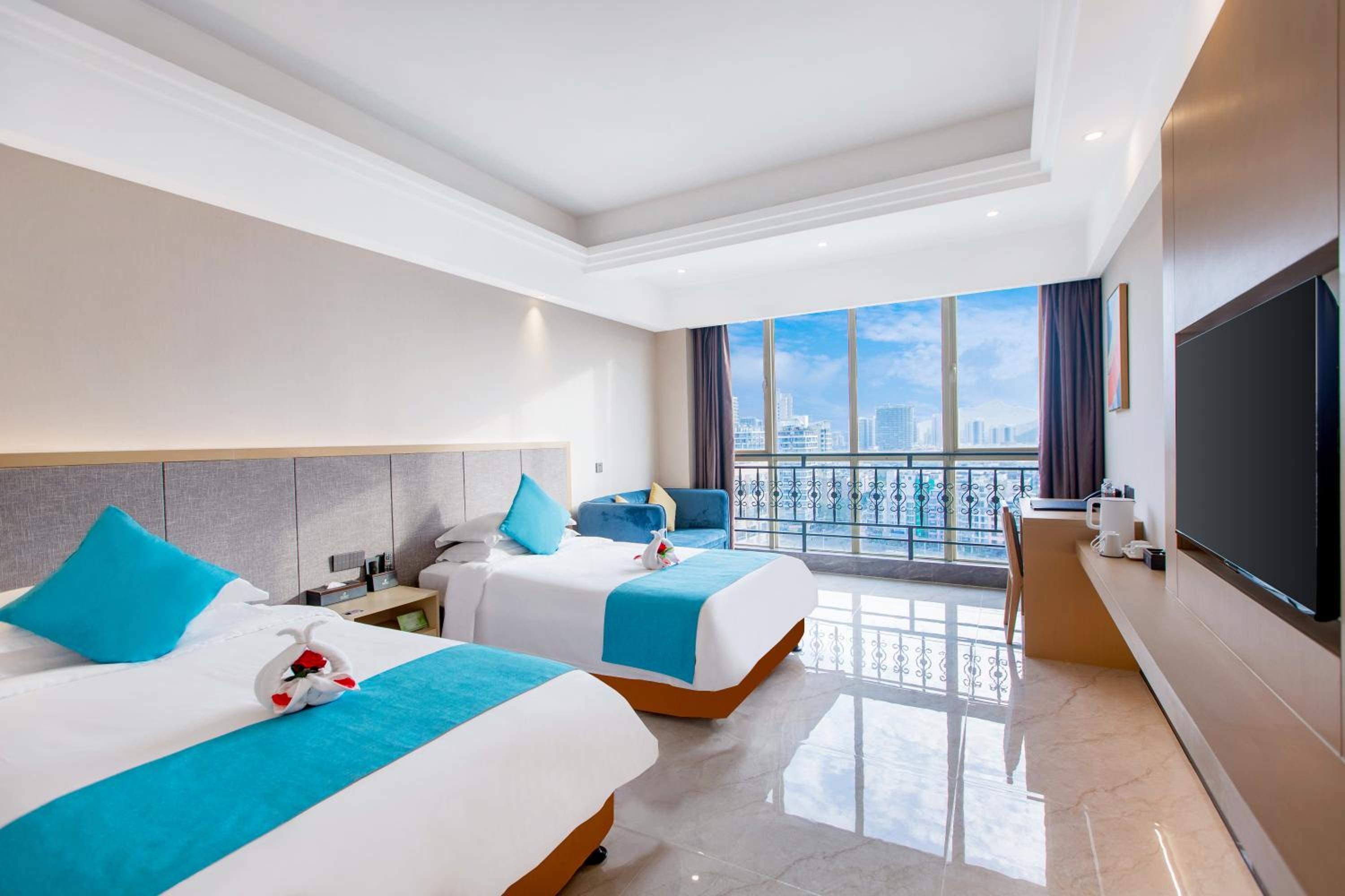 Deluxe Twin Room with City View - Photo 1