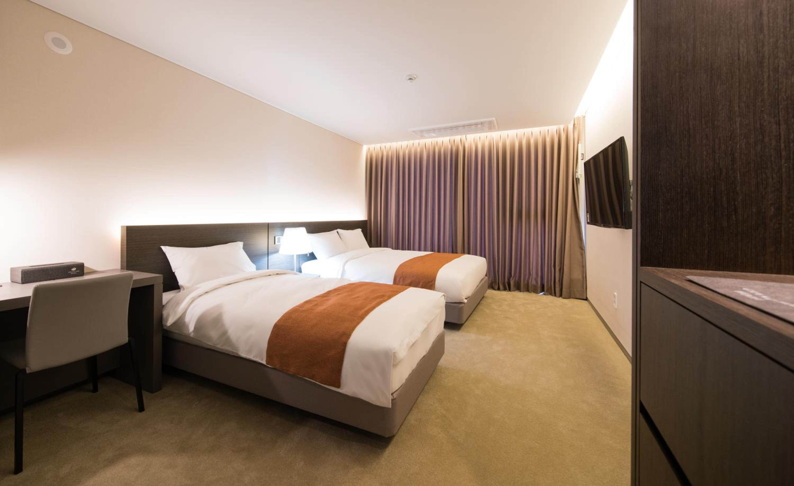 Standard Twin Room - Photo 3