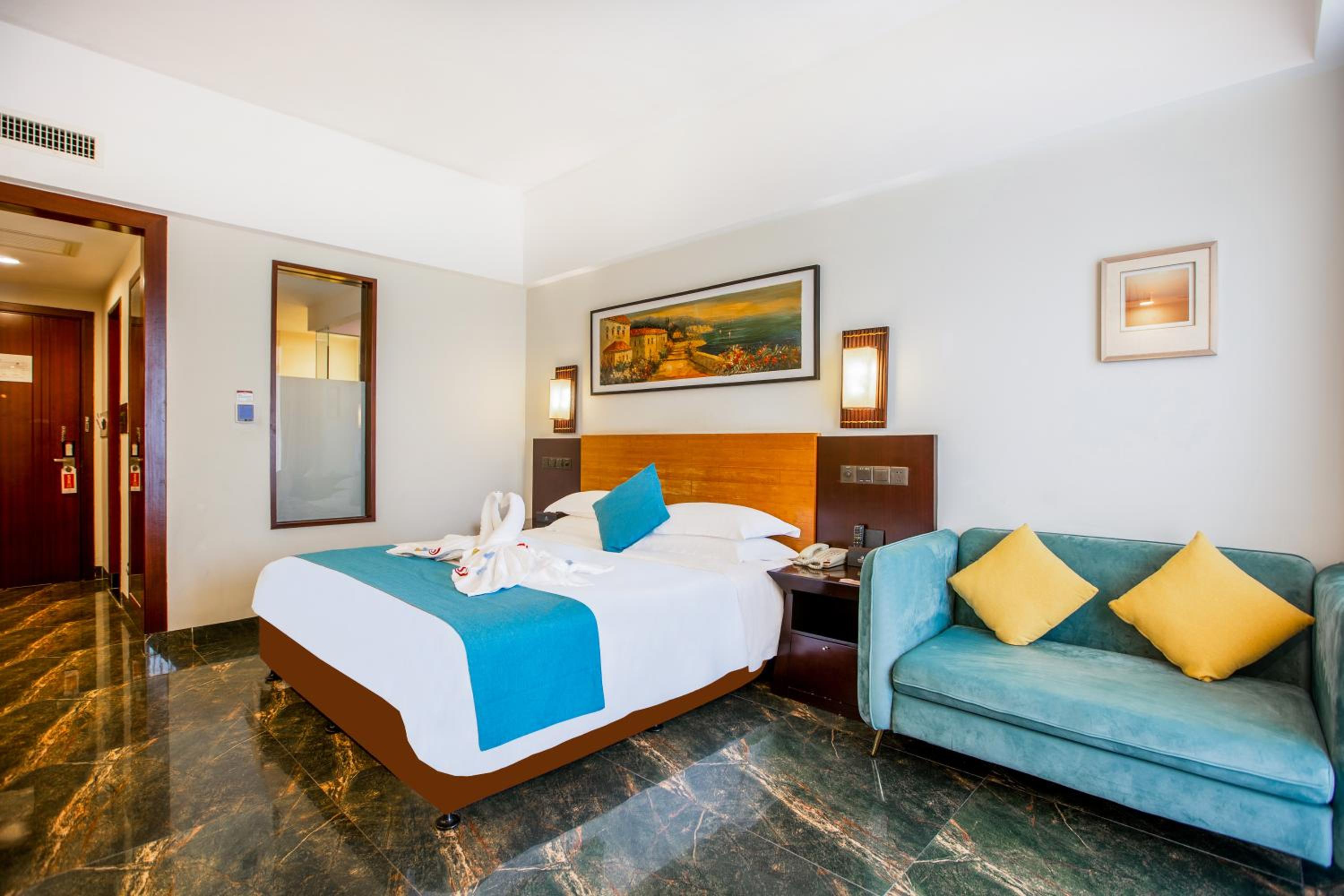 Deluxe Double Room with Side Sea View photo 3