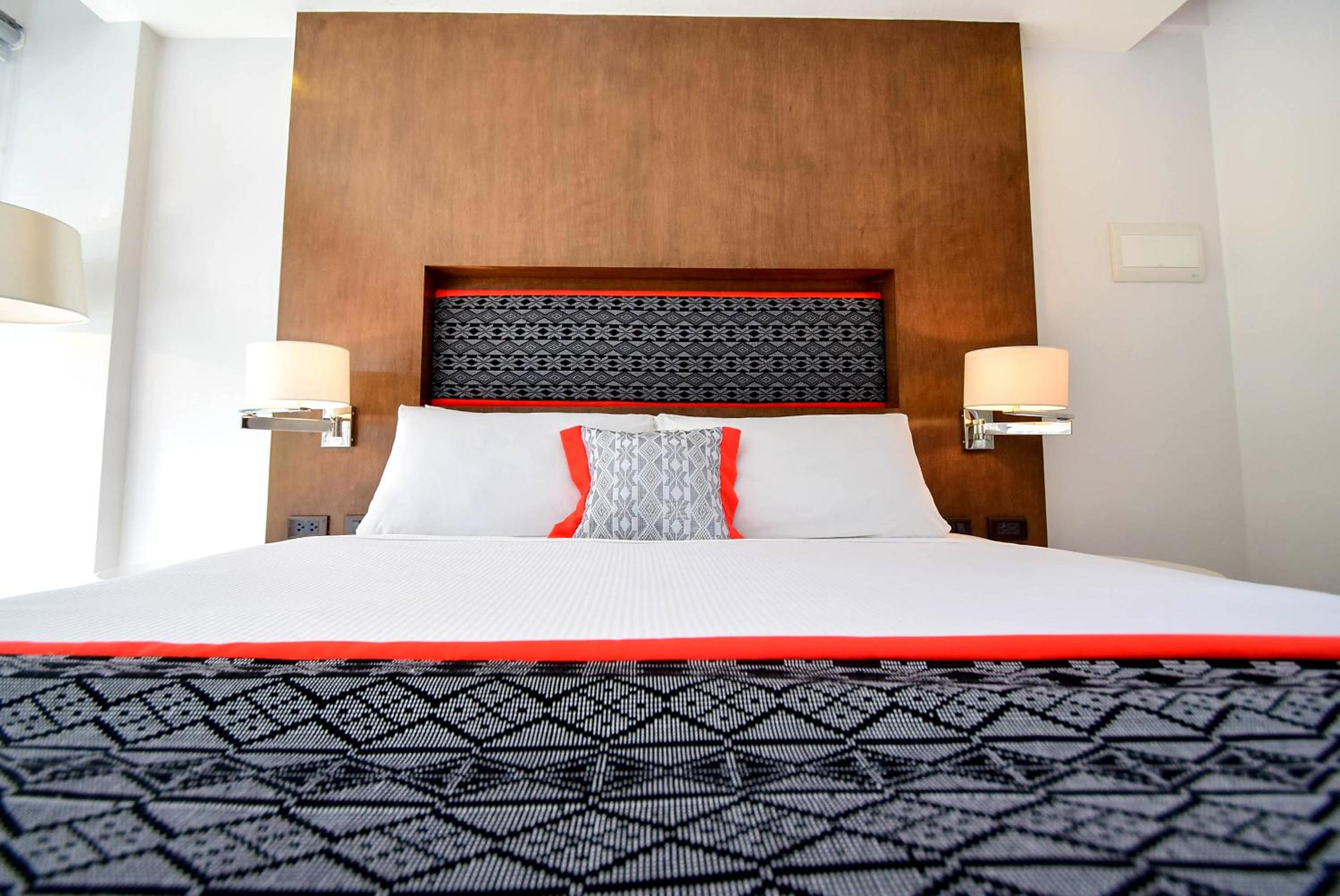 Deluxe Room - Photo 5