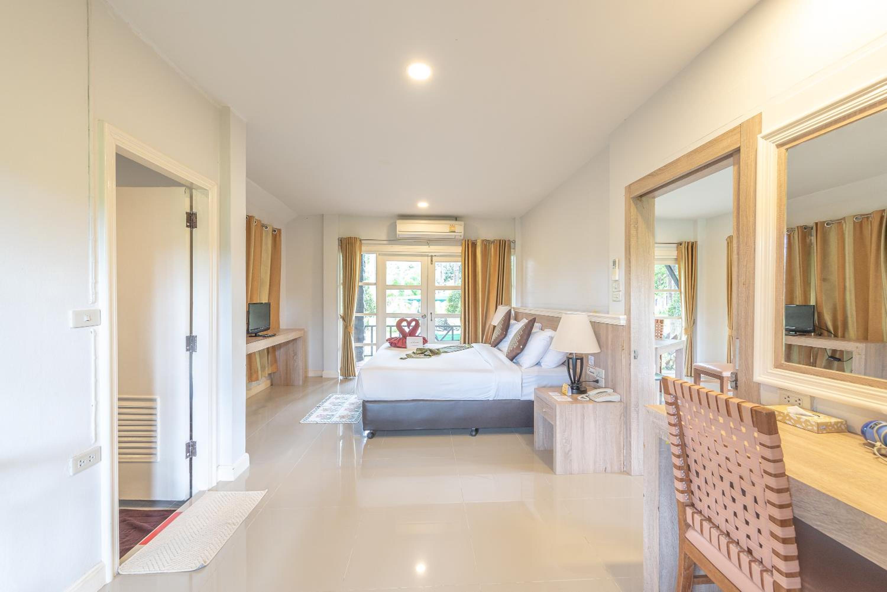 Suite - Photo 9