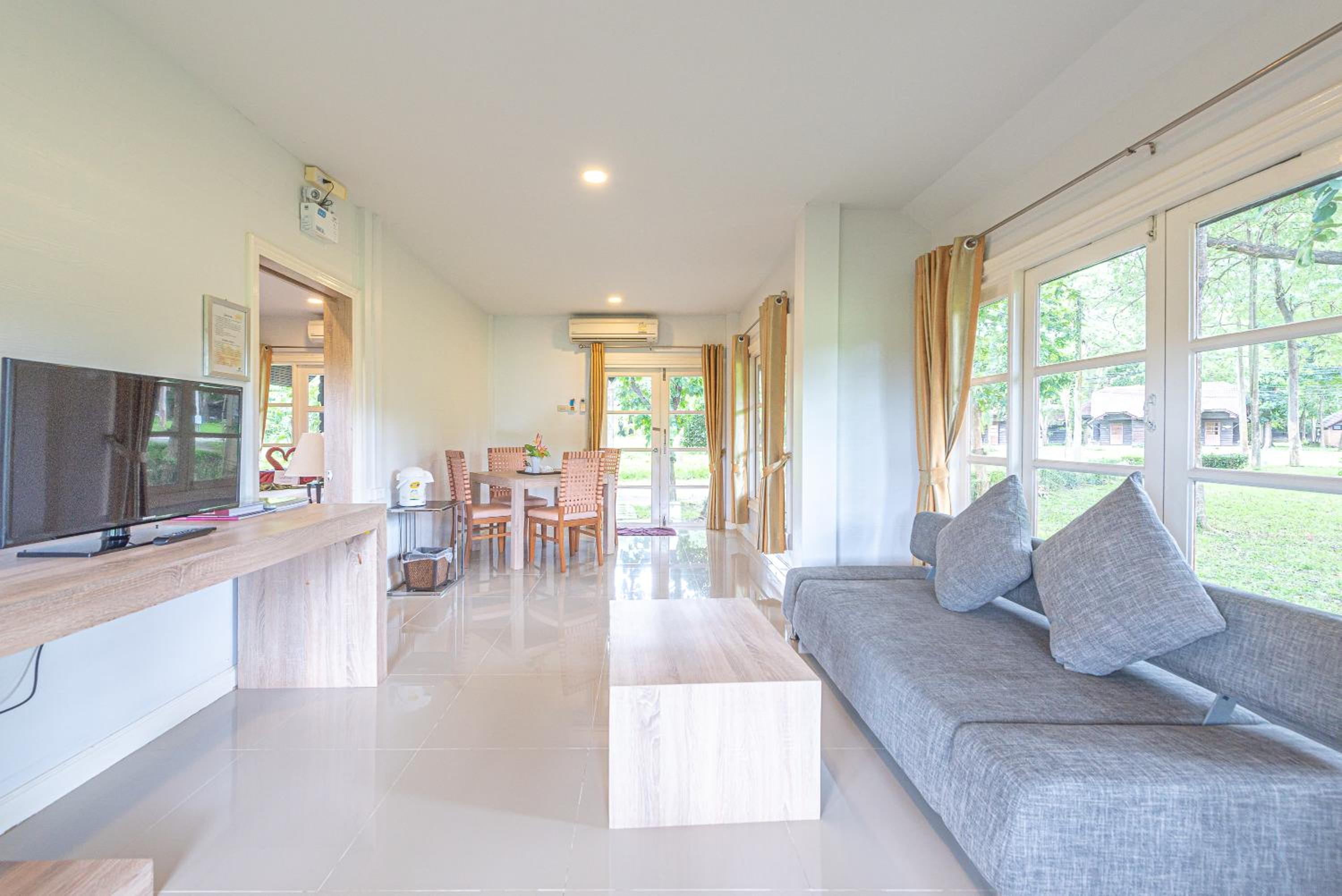 Suite - Photo 7