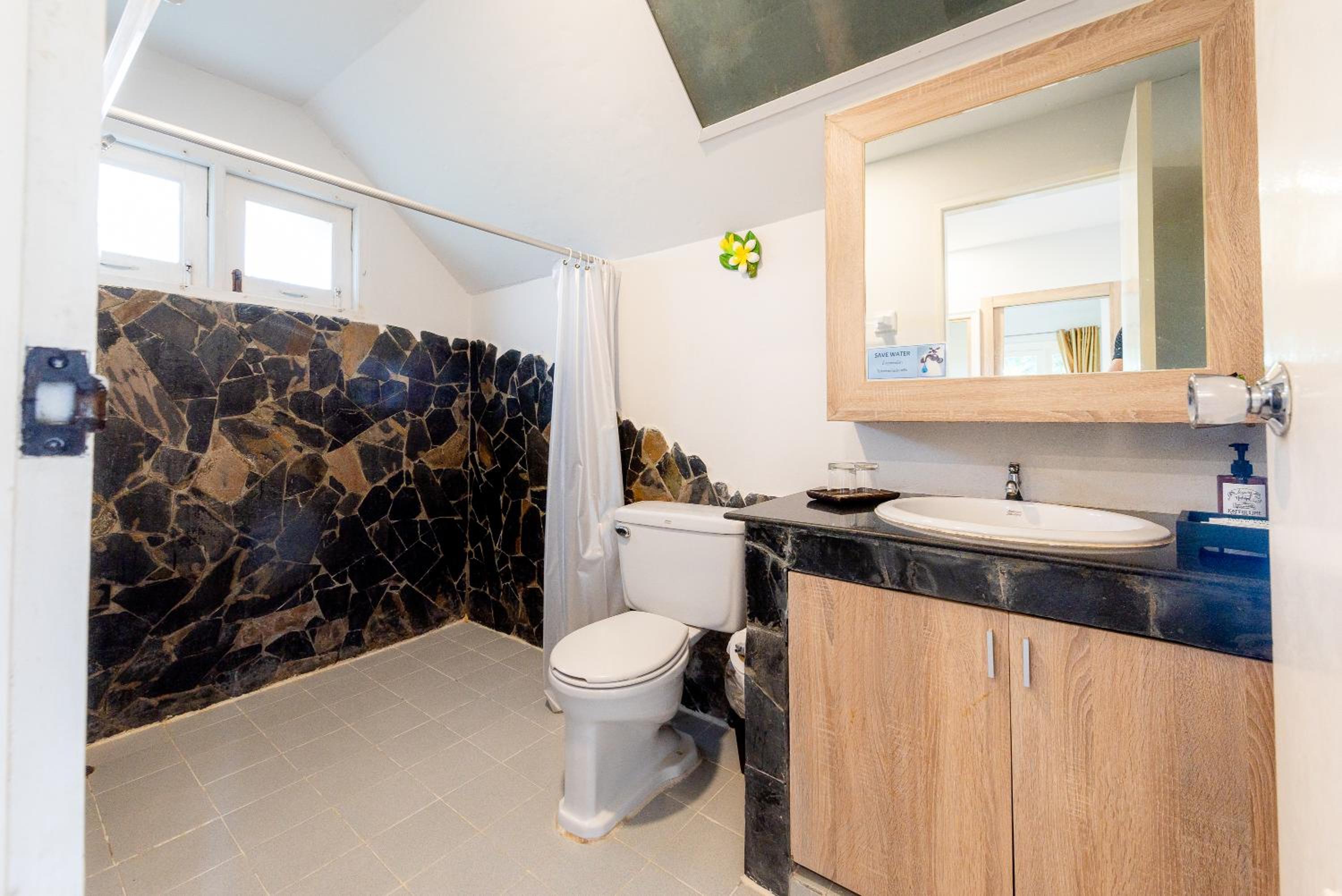 Suite - Photo 3