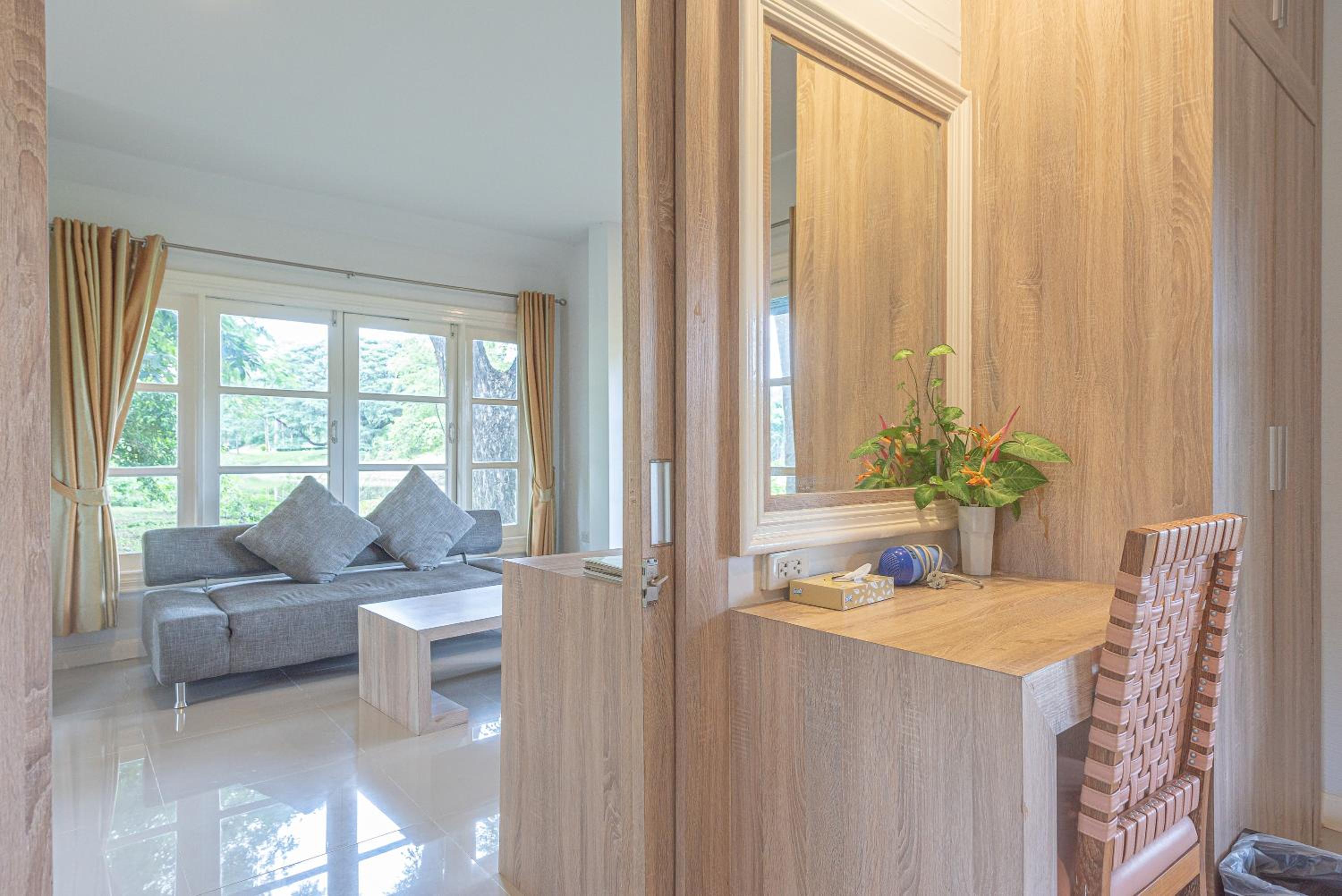 Suite - Photo 10